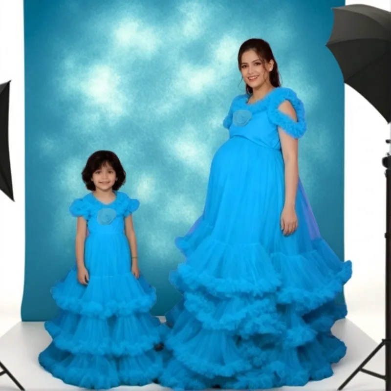 فساتين صور الأمومة المنتفخة للأم والبنت - تول أنيق متدرج - تكدرت خارج الكتف لالتقاط الصور أثناء الحمل، استحمام الطفل