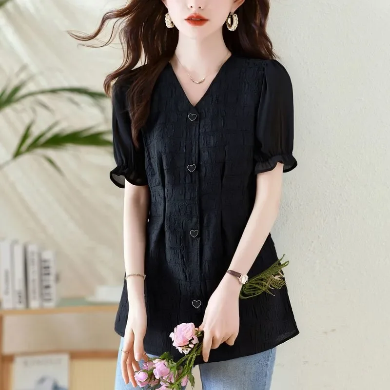 

Женская блузка из шифона с V-образным вырезом и коротким рукавом, с пуговицами-сердечками, из фактурной ткани, свободного кроя, больших размеров, скрывающая живот, приталенная, повседневная рубашка