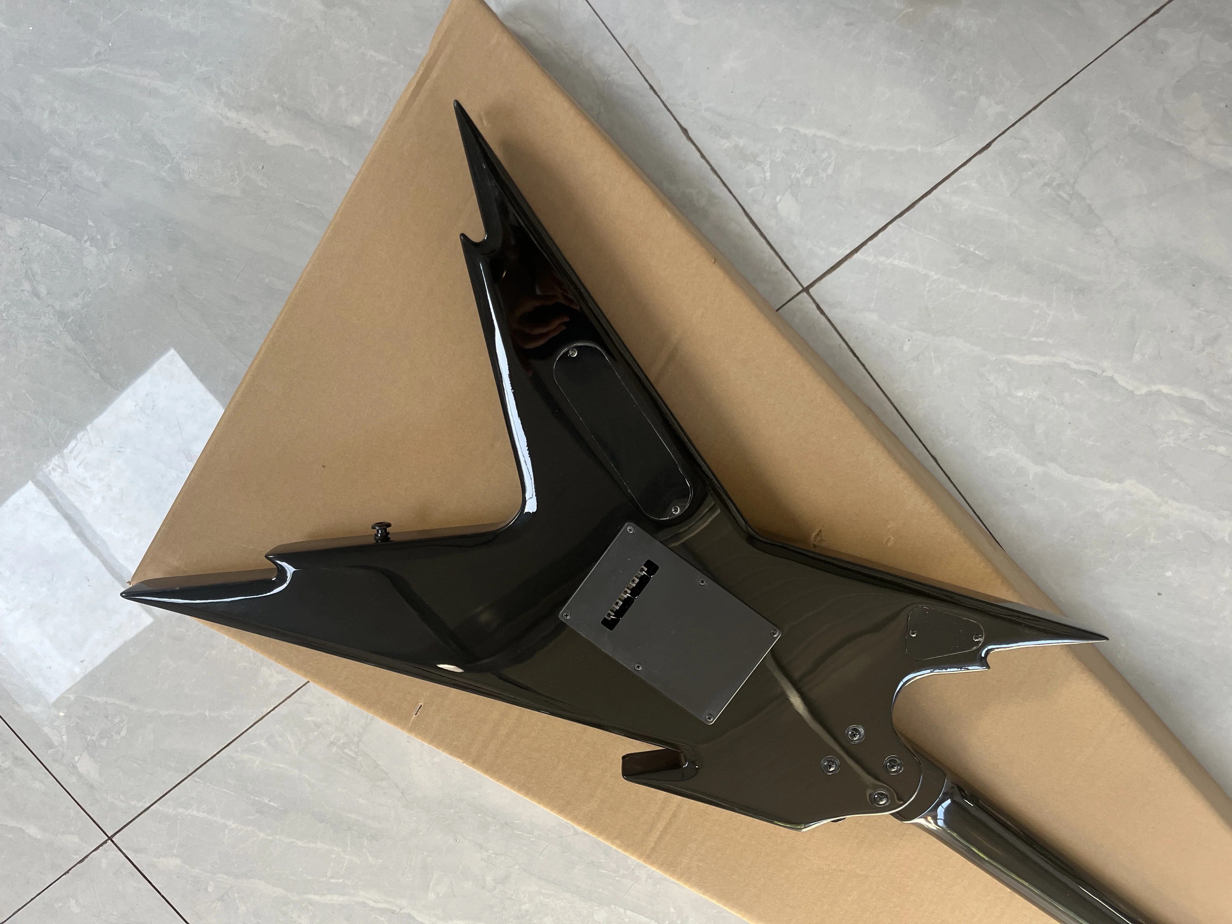 

Chinese Electric Guitar Black Color Tremolo System Flying V 6 String