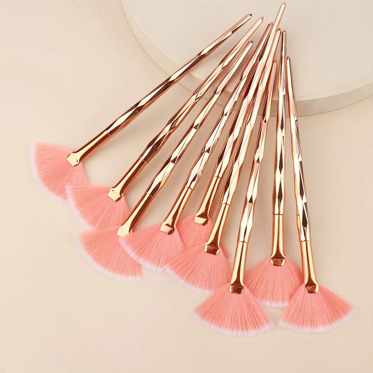 1 Uds. Nuevos cepillos faciales prácticos, brochas de maquillaje con ventilador, brochas suaves y portátiles para máscara, herramientas cosméticas para mujeres y niñas, abalorio de uñas Beaut