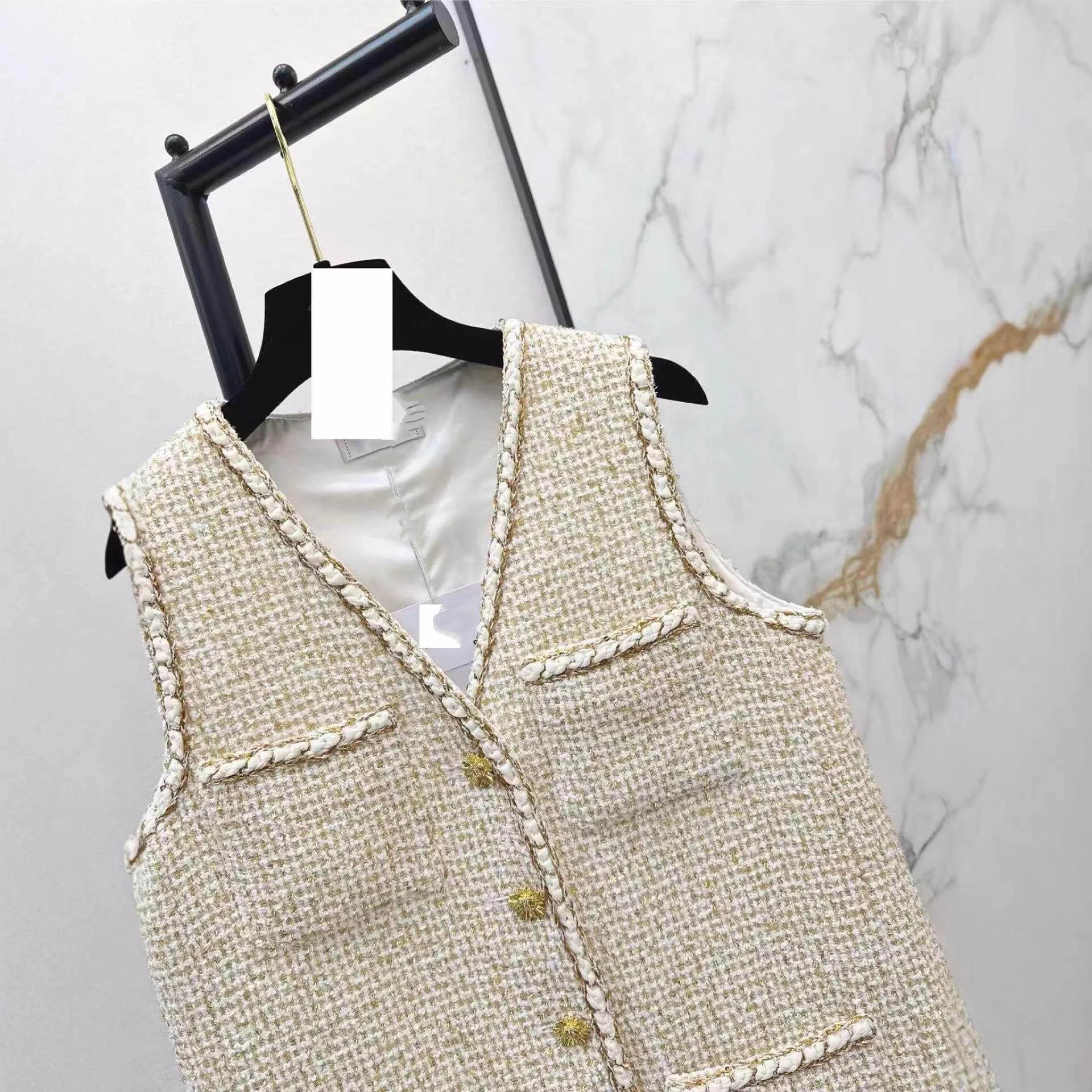Elegant V-Neck Sweater Vest Women's Knitted Coarse Tweed High-End Early Spring New Style Fashionable Casual Inner Wear