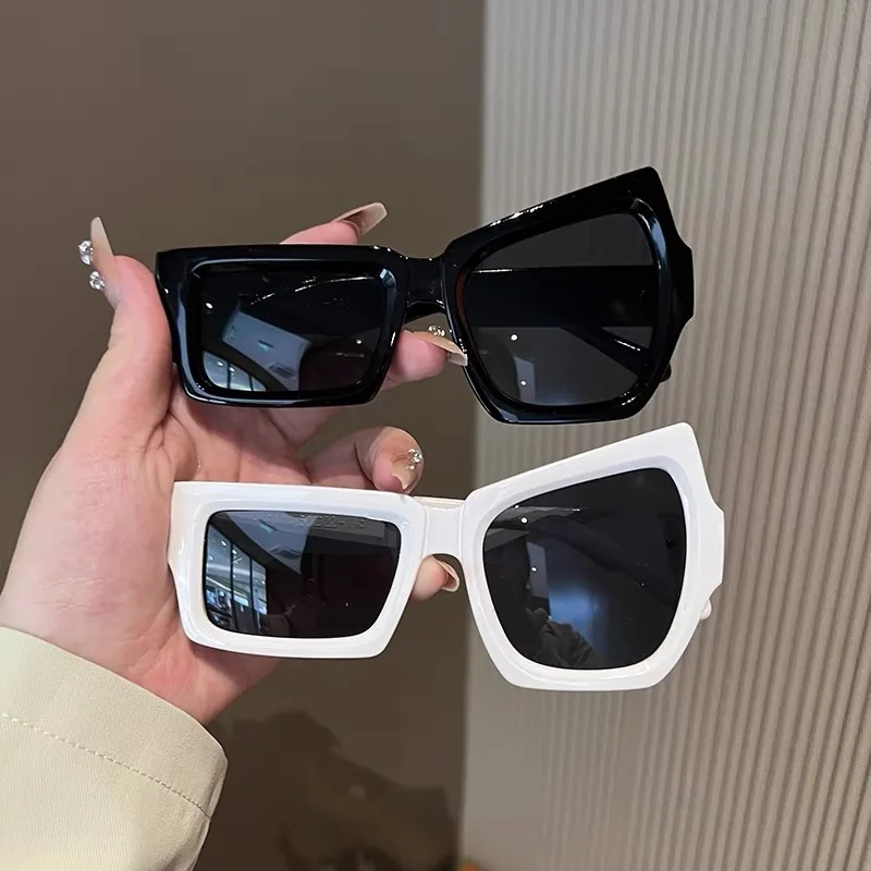 1Pcs Quirky Glasses Fashion Irregular Square Sunglasses Personality Novelty And Fun Sun Glasses White Black Mirror Oculos De Sol