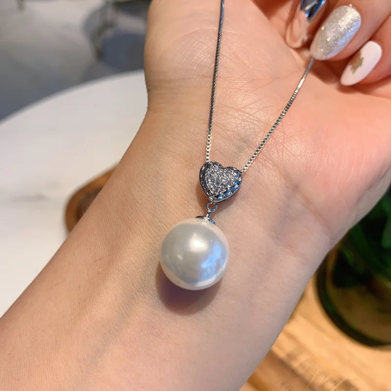 Australian Mother-of-Pearl Pendant Necklace for Women Wholesale Personality Minimalist Style Gold Pearl Necklace Bone Chain for