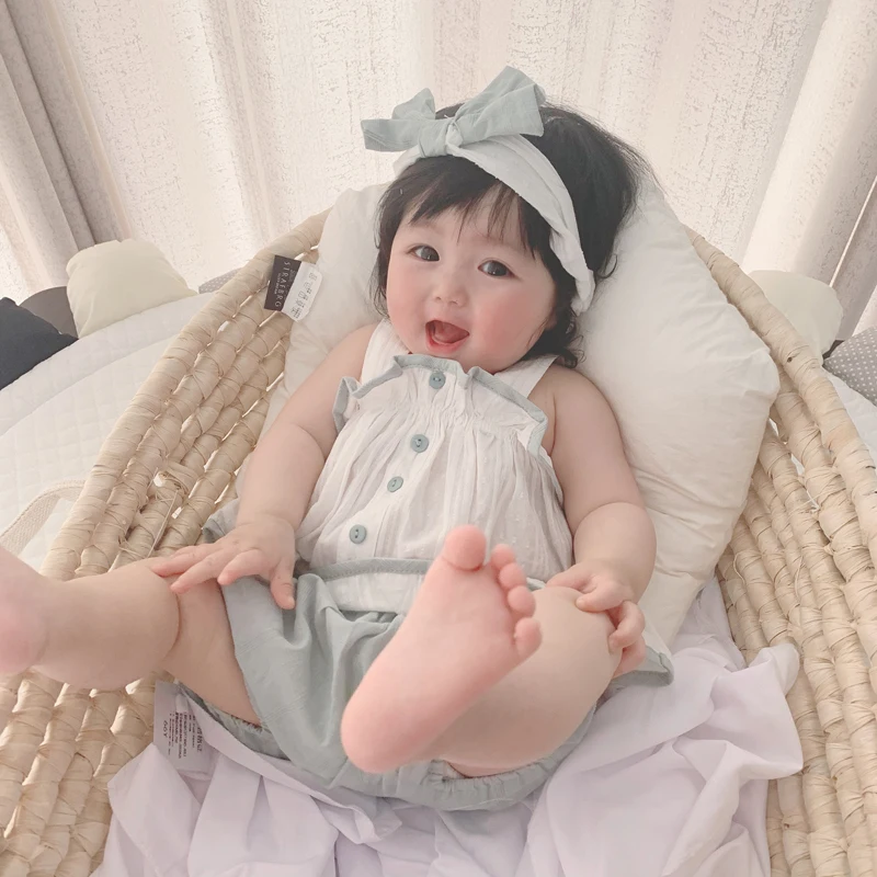 In the summer of 2022 with baby wear clothes sleeveless condole top + pants + hair band three female baby suit set