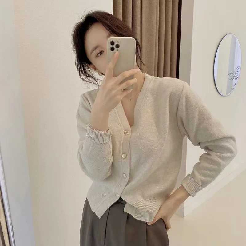 Cashmere knit cardigan feminine V-neck sweater jacket spring and autumn loose top Korean version of the sweater outside