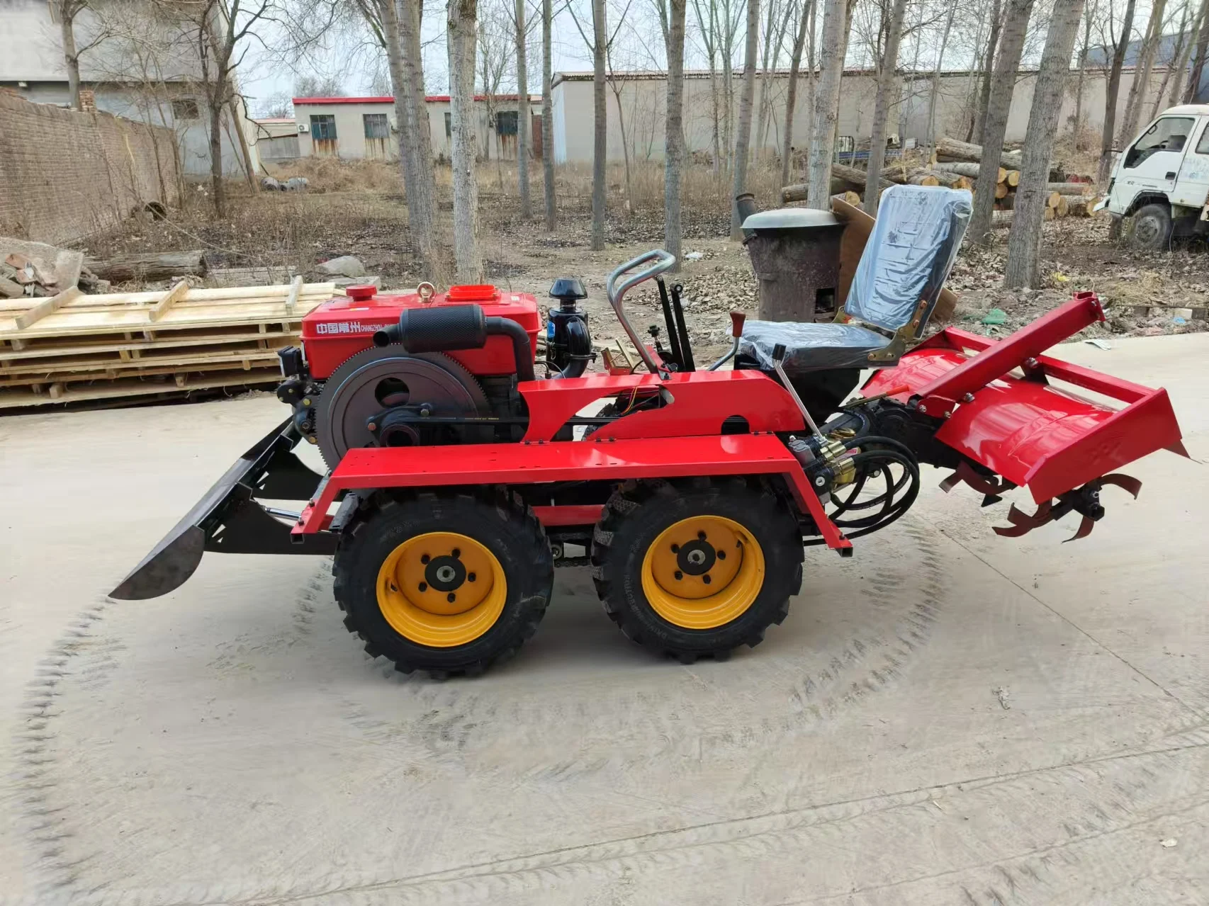 New Multifunctional Tracked Micro Tiller for Trenching, Small Agricultural Tracked Tractor