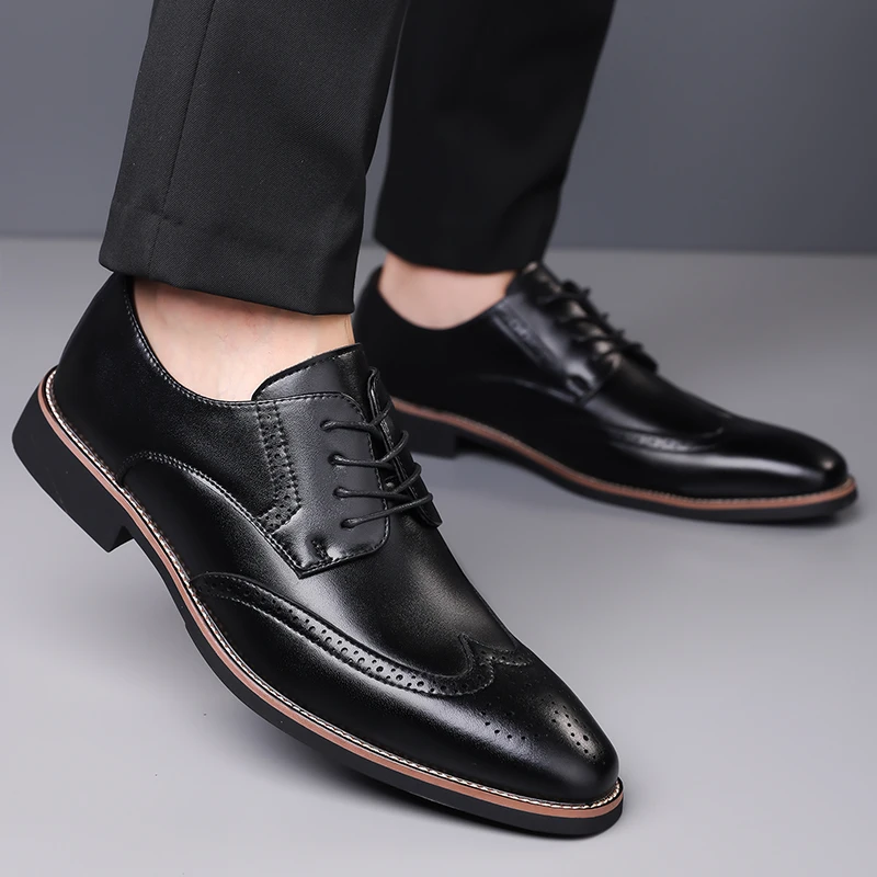 Zapatos de cuero de negocios para hombre, estilo Retro, moda, ocio, fiesta al aire libre, negro, marrón, vestido de novia, zapatos de novio, talla grande 38-48