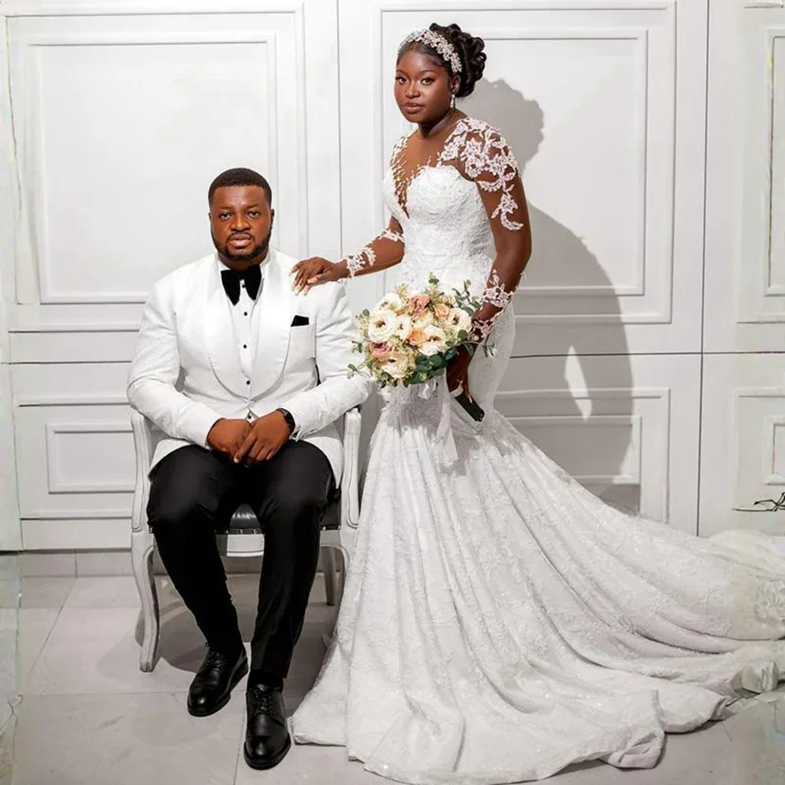 Abito da sposa personalizzato meraviglioso scollo rotondo con applicazioni in pizzo pieno per la sposa Robe De Mariée Dubai africano maniche lunghe da sposa