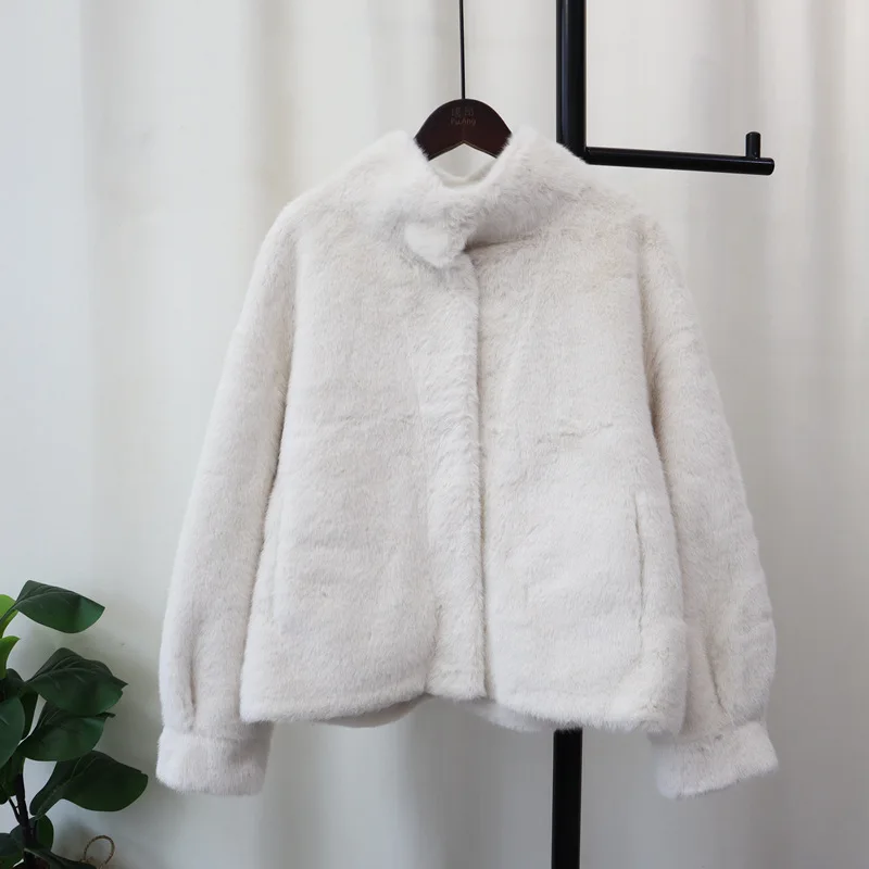 Thickened stand up collar fur integrated jacket 2024 Autumn Winter New Women's short loose luxurious imitation mink cardigan