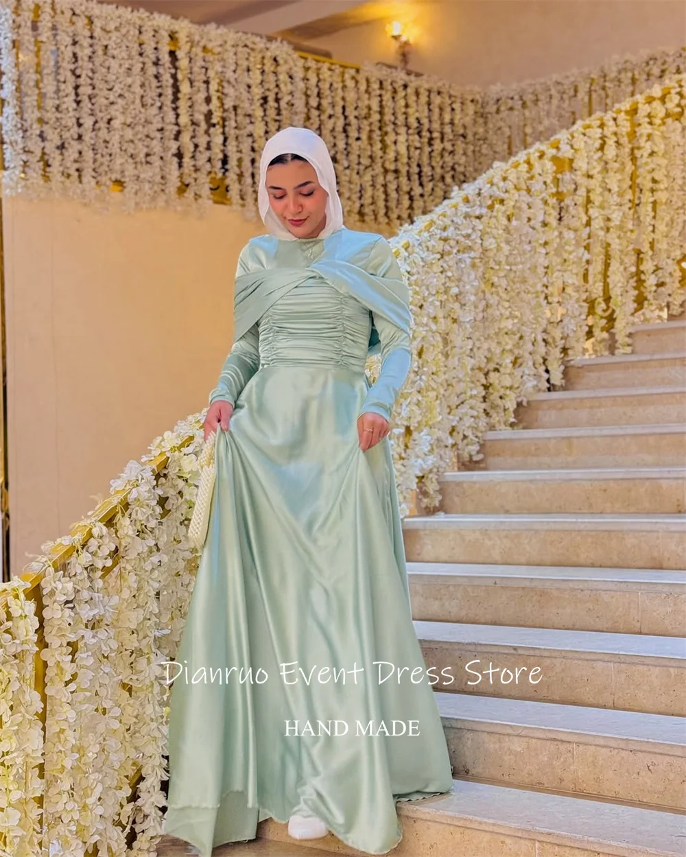 Dianruo فساتين سهرة إسلامية رشيقة بطول الأرض من الساتان بطيات رداء De Soirée فام على شكل حرف A وأكمام طويلة فساتين حفلات مخصصة