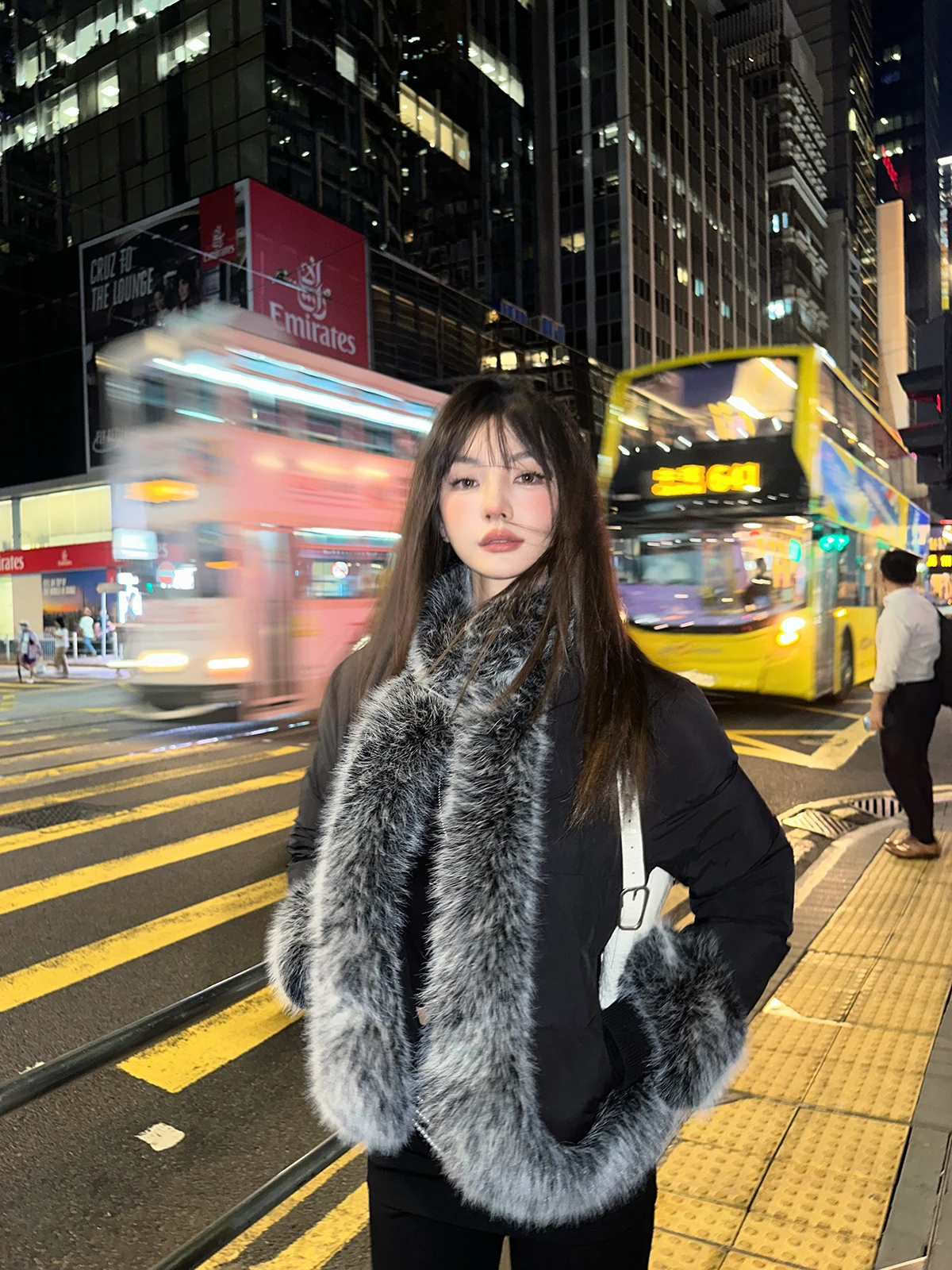 Winter Fashion Fur Collar Short Coat for Women Warm Fluffy Long Sleeve Stand Collar Parkas Black White Street Outerwear