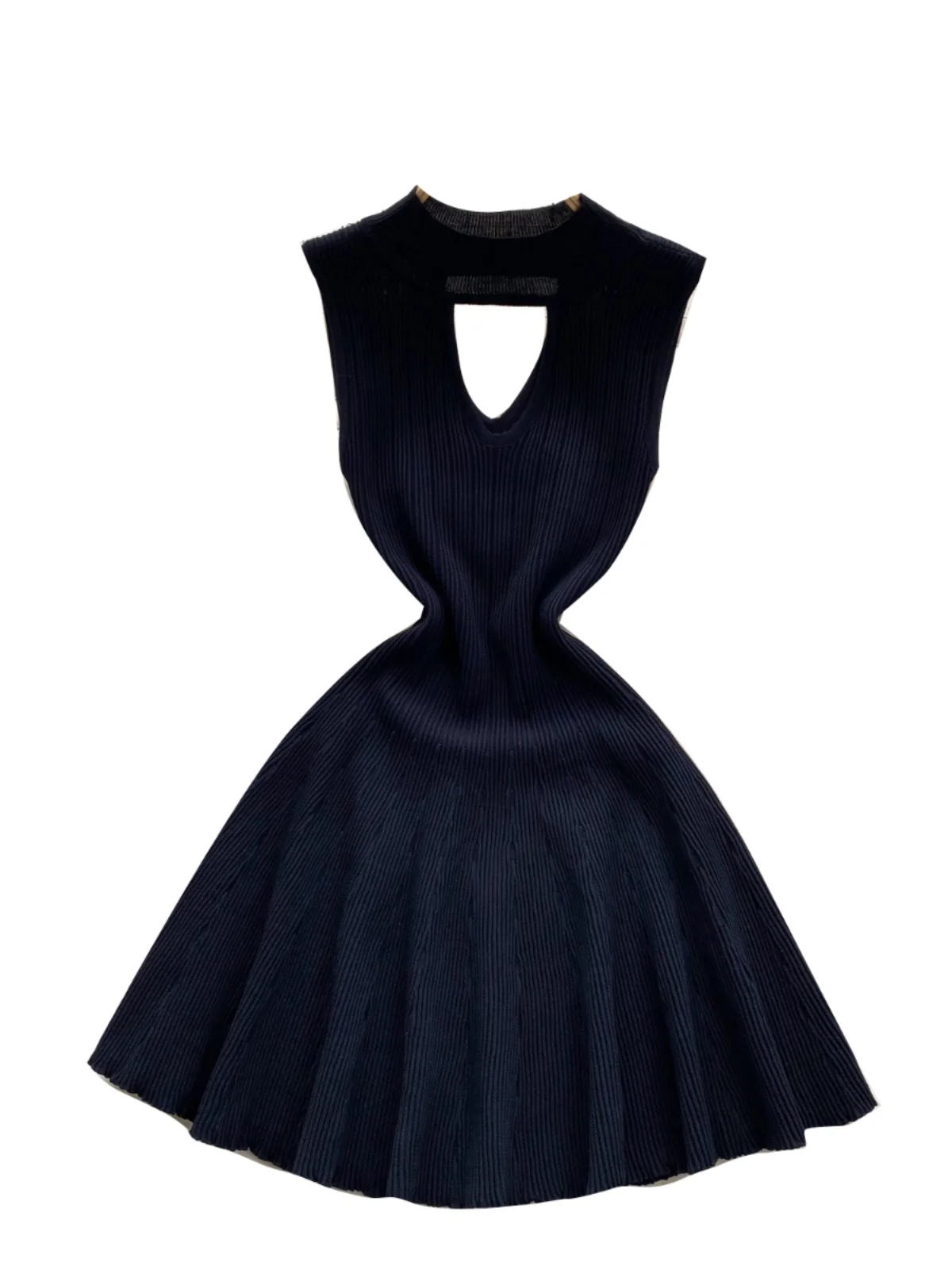 فستان محبوك بدون أكمام مع فتحات مثيرة عند الرقبة، تنورة قصيرة ضيقة للنساء بخصر مرتفع على الطراز الكوري لفصل الصيف