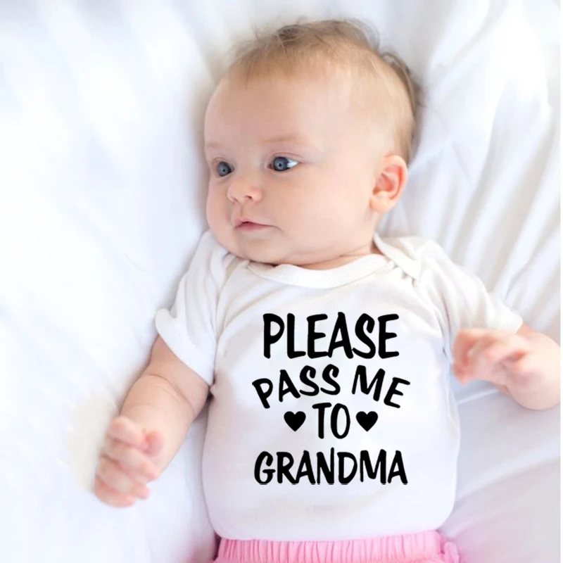 

Please Pass Me To Grandma Print Funny Newborn BabyRomper Fashion Infant Boy Girl Short Sleeve Cute Jumpsuit Outfit