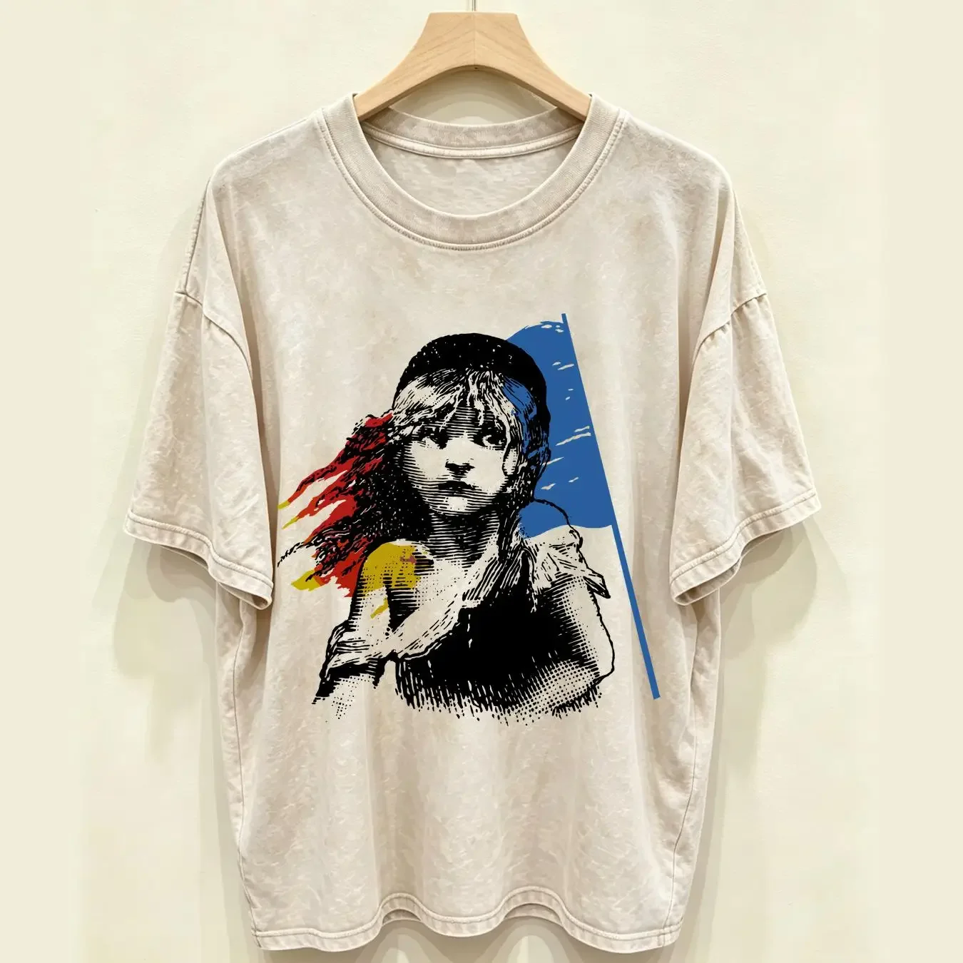 washed T Shirt Vintage 90s Les Miserables Girl Art Print Size Medium Gray Made In USA long or short sleeves vintage Washed