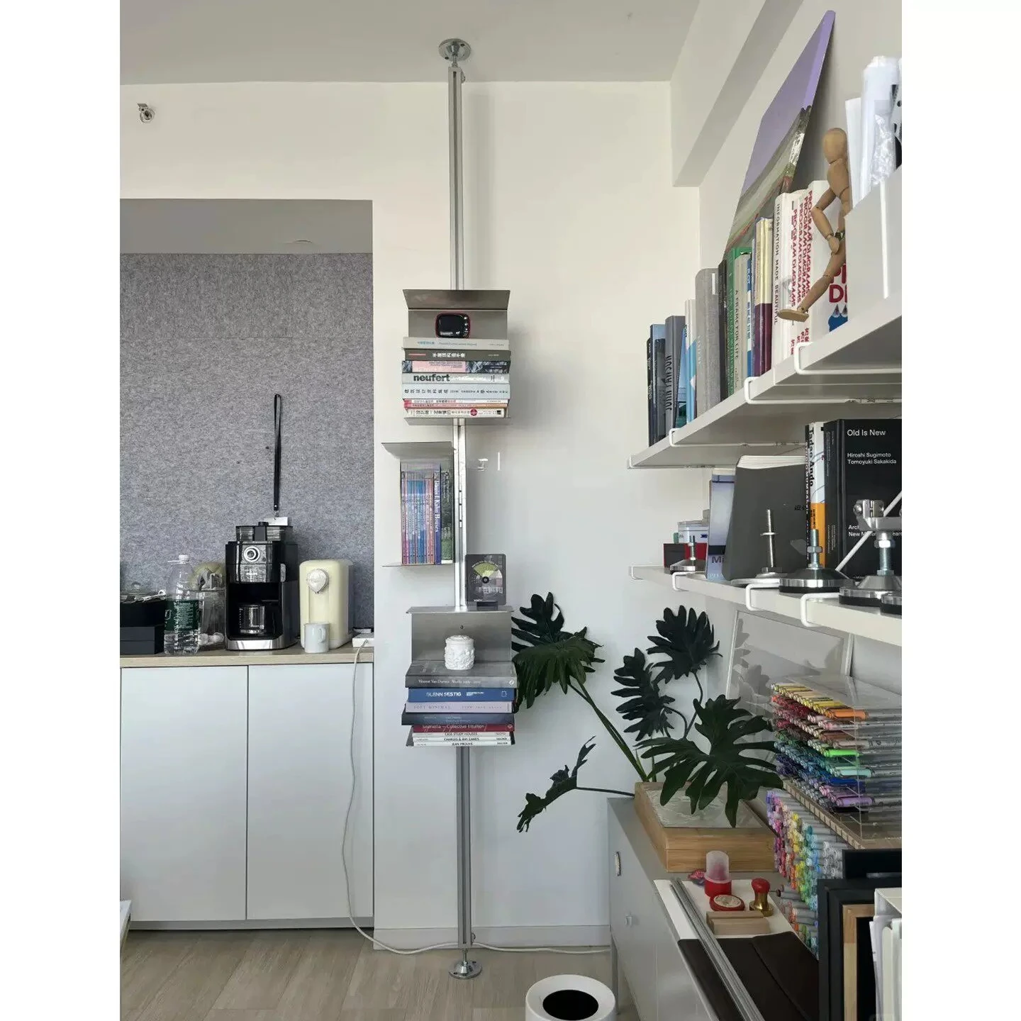 Floor-to-ceiling standing shelves, storage racks, wall decorative display racks, aluminum profiles, adjustable wall-mounted open