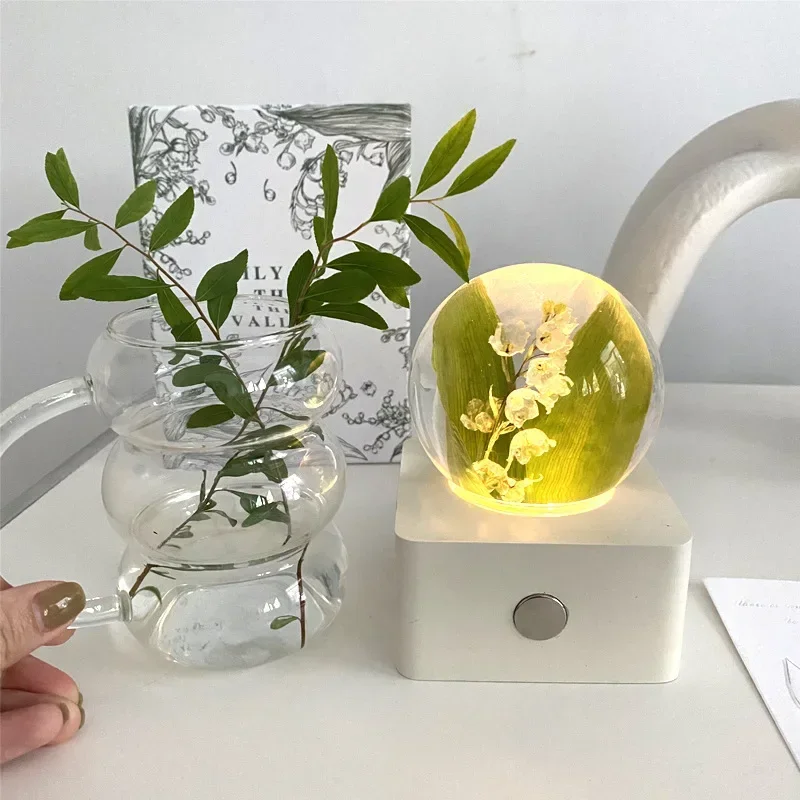 

Christmas Gifts Valentine's Day Lily of The Valley Night Light Flower Specimen Crystal Ball Night Light Gift Couple Gifts