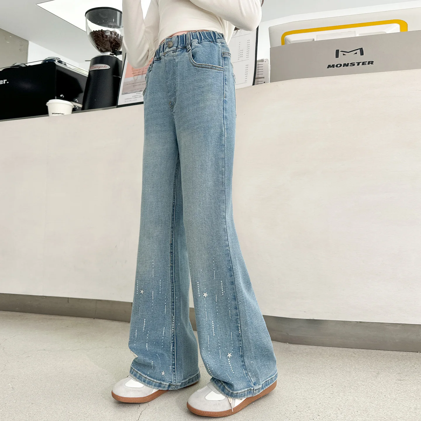 Girls Hot Stamping Bell Bottom Pants 2026 Spring New Elastic Jeans Children Slim and Slightly Flared Pants for Spring and Autumn