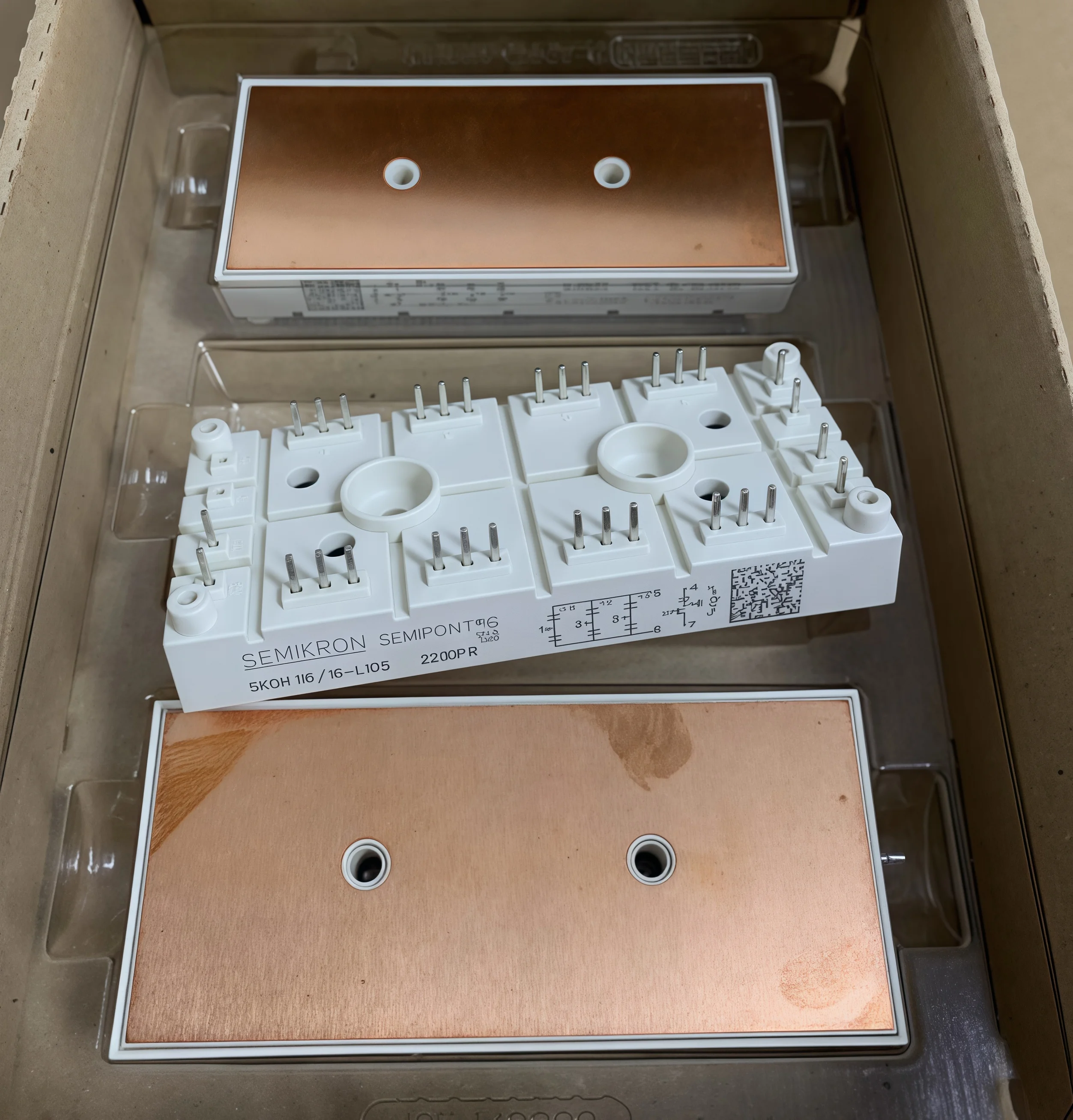 

SEMIRKON new original rectifier bridge module SKDH116/12 SKDH146/16-L105-L75-L100-L140 in stock!