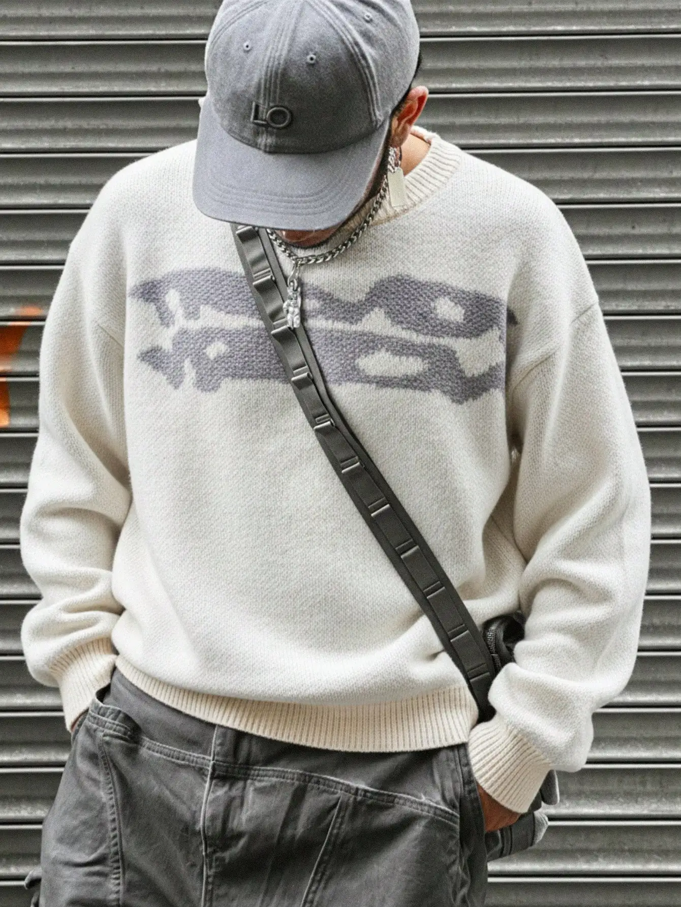 

Мужской свитер для осени и зимы, теплый, в европейском и американском стиле, унисекс, свободного кроя, в стиле бизнес-кэжуал, вязаная одежда в стиле High Street, уникальный дизайн, с длинными рукавами, со спущенным плечом, простой вязаный топ с круглым вы