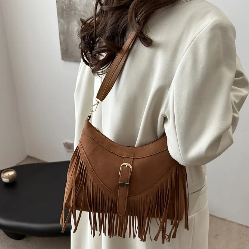 Bolsa de borla de camurça de textura versátil, bolsa de ombro elegante para mulheres, bolsa pequena de veludo de camurça, bolsa de corpo cruzado única tendência
