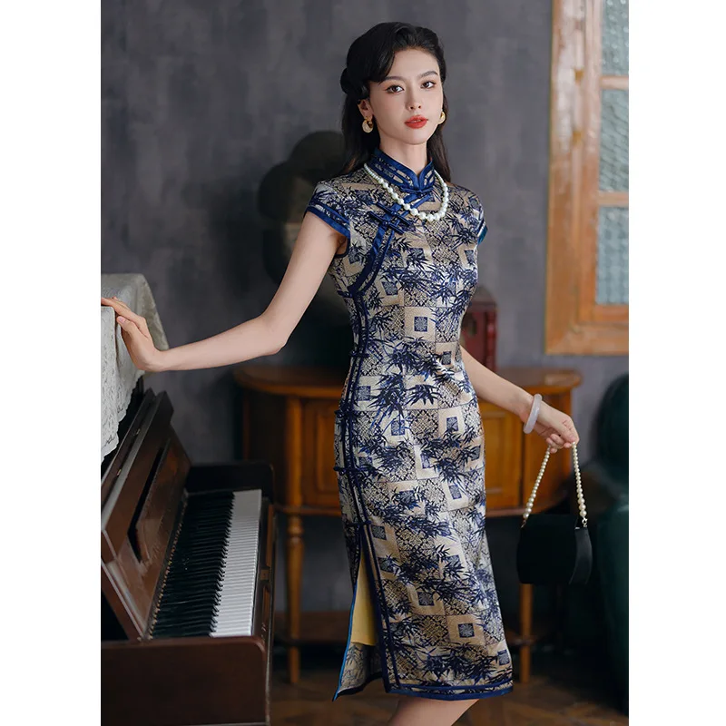 

Bamboo Charm | Silk Floral Traditional Vintage Modern Cheongsam Qipao Advanced Sense Female Improved Retro Blue Short
