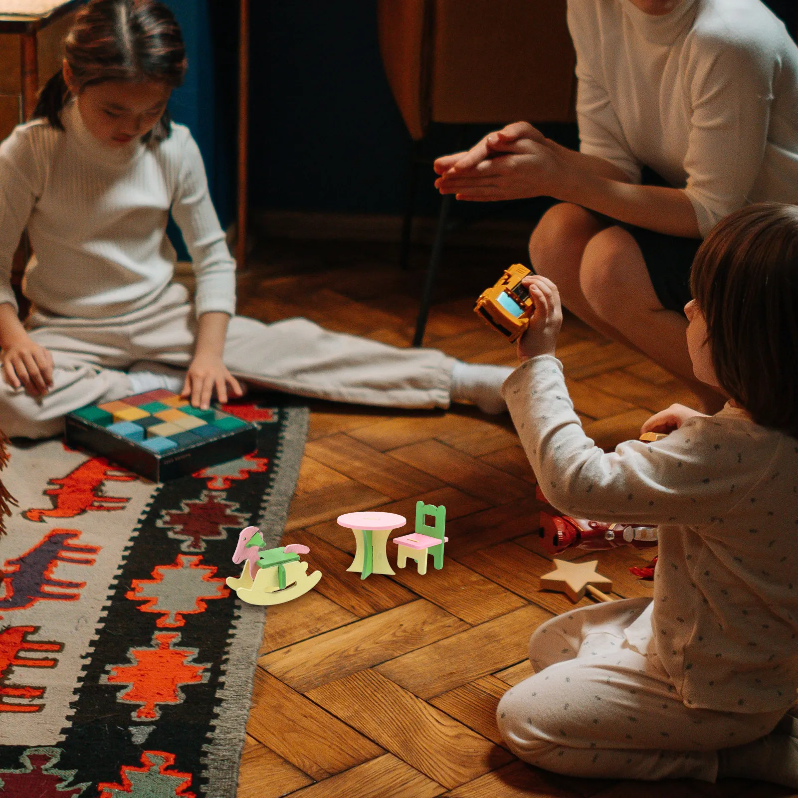 

Набор миниатюрной деревянной мебели: компактные легкие стулья и кровати для мини-сцен, изысканный декор для микродаунсайтов