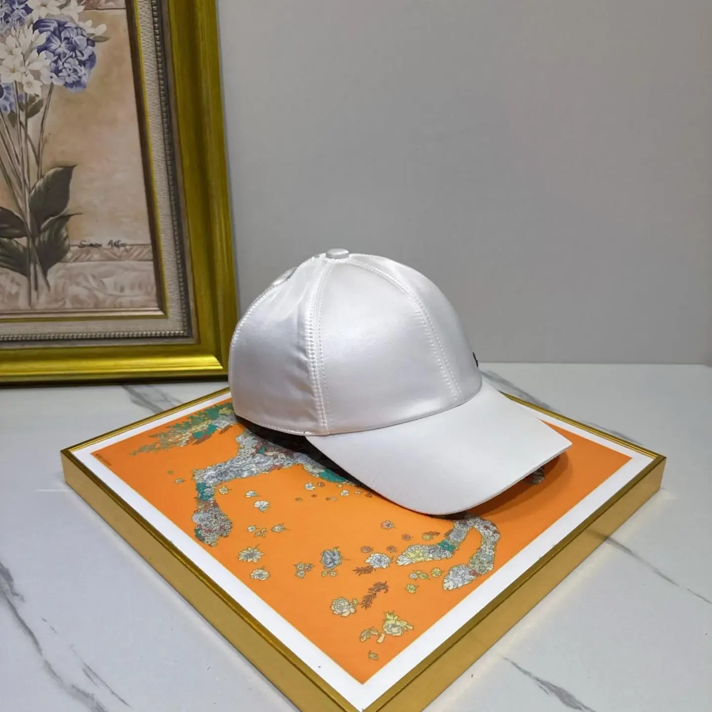 cette-casquette-est-fabriquee-a-la-main-a-partir-de-tissu-a-sechage-rapide-ideale-pour-les-trajets-quotidiens-et-les-voyages-c'est-une-casquette-de-baseball-simple-et-polyvalente