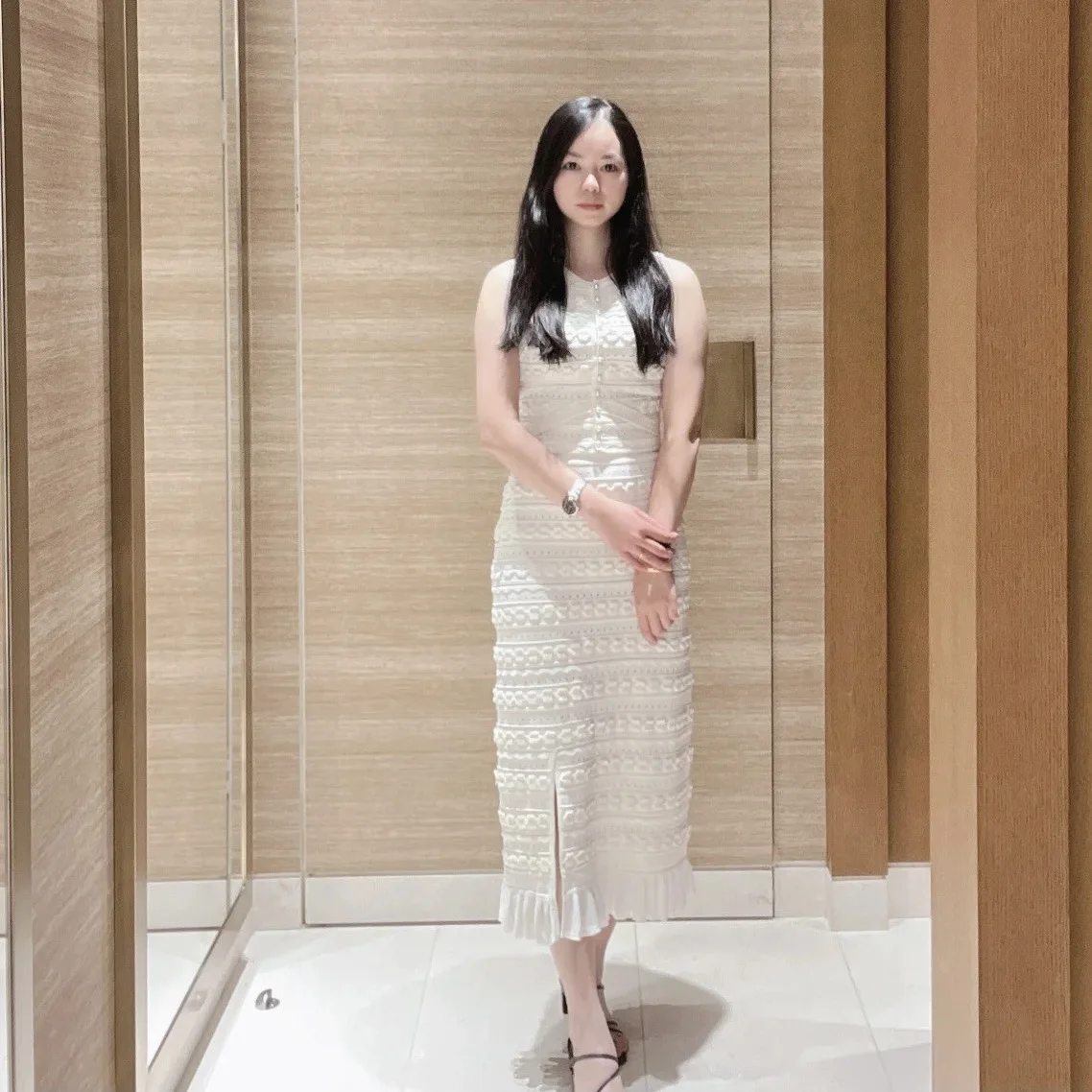 

Women's white hollow knitted two-piece set elegant slim-fitting pearl-decorated vest or slit skirt