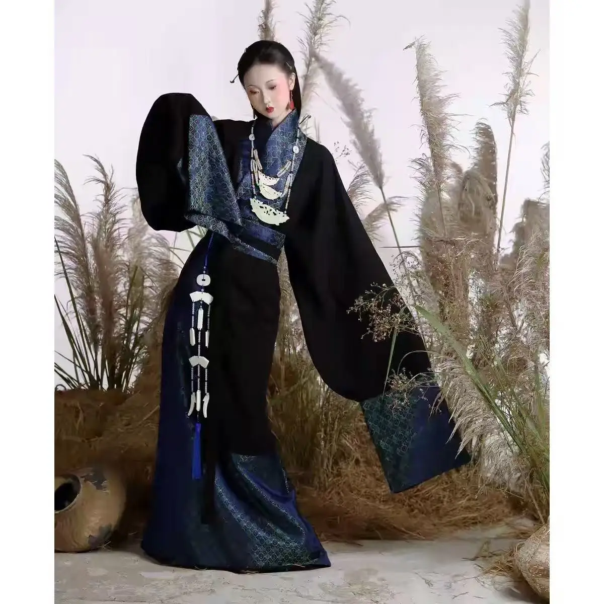

Pre Xi Han Dynasty Hanfu for Women Traditional Chinese Gold Woven Clothing Vintage Carnival Stage Performance Outfits