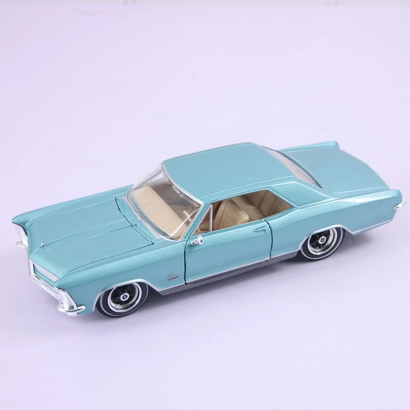 

Модель автомобиля Maisto 1:26, имитация Buick Riviera Gran Sport, из сплава, с открывающимися дверями и капотом, богатая детализация, высокое качество изготовления.