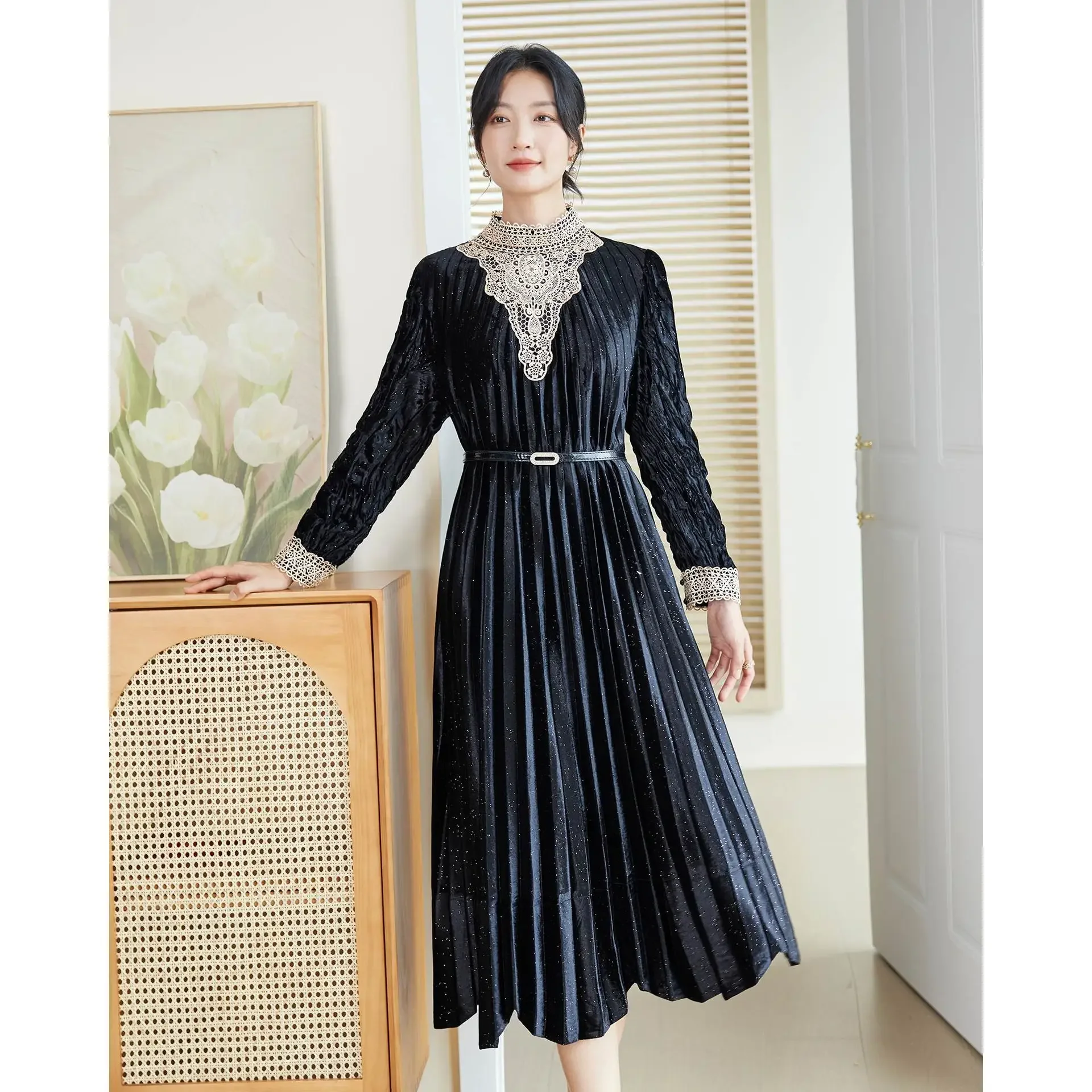 Miyake Pleated French Elegant Dress Autumn and Winter Velvet New Style Noble Luxury Wealthy Daughter High-end Wear Red Dress