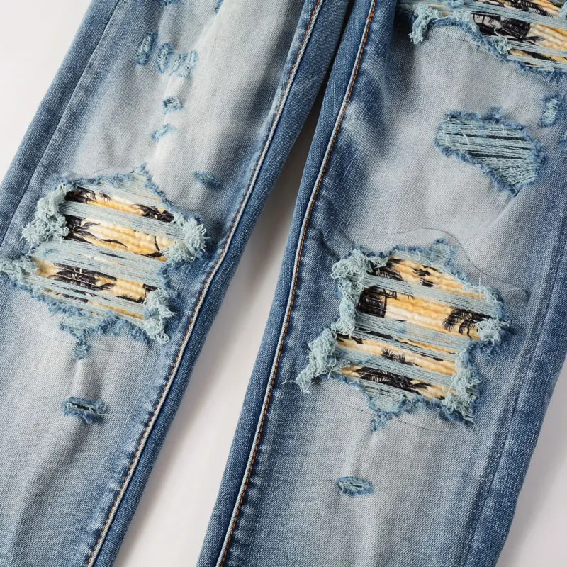 Hombre designer's fashionable new jeans, washed with nostalgia, stretchy, slim fit, perforated with cashew flower patch, light b