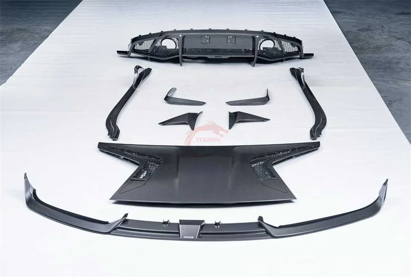 طقم الجسم PK نمط ألياف الكربون الجافة غطاء الشفاه الأمامي التنانير الجانبية الناشر الخلفي سبويلر خلفي لوتس إميرا