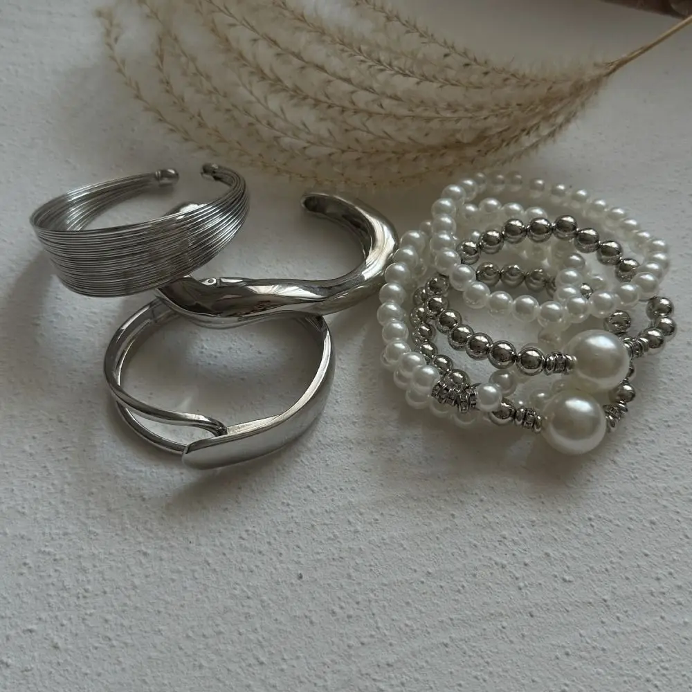 

Fashion Pearl Beaded Silver Metal Bracelet Wire Drawing Geometry Pearl Bracelet Simple White Silver Exaggerated Bracelet Daily