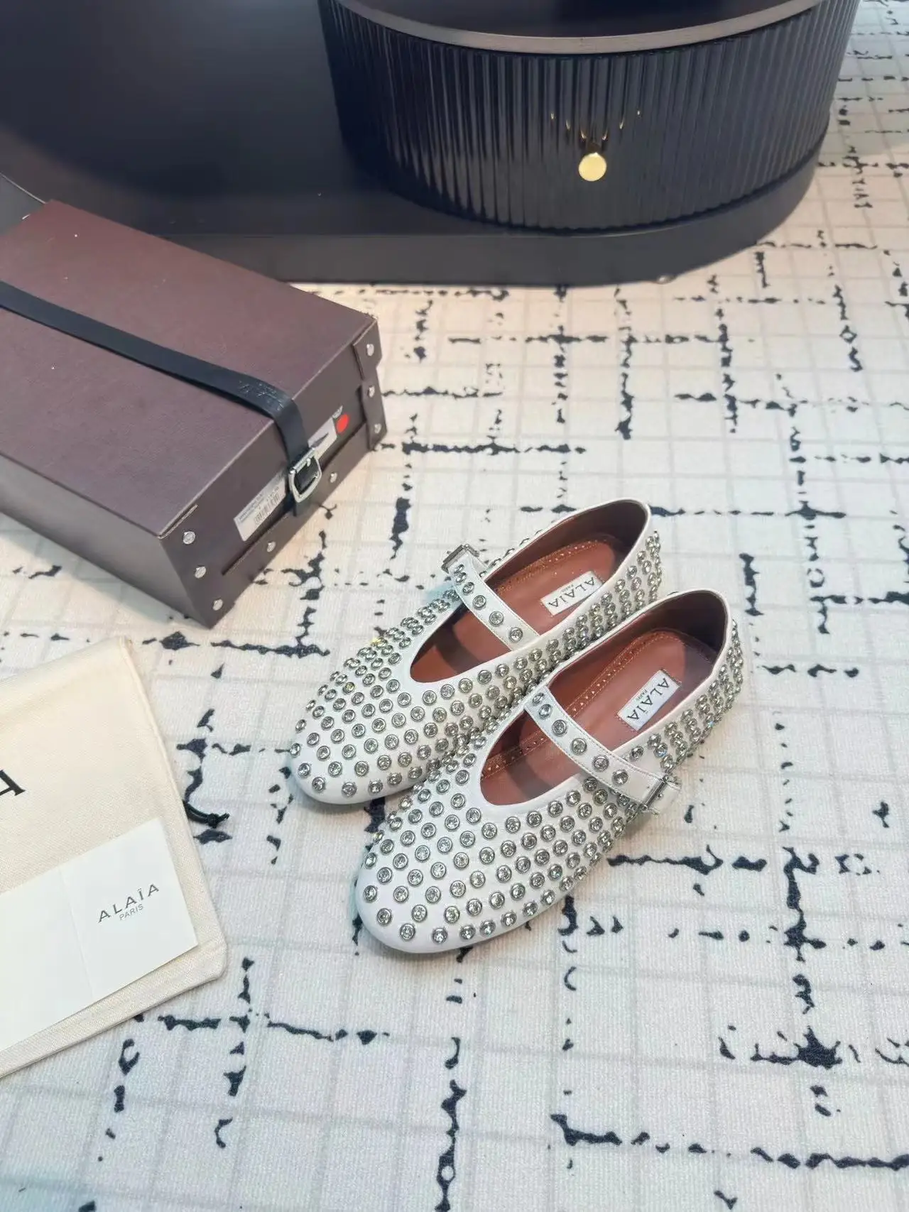 

New store new round toe genuine leather women's shoes rhinestone rivets one-word buckle flats shoes sheepskin full diamond design ballet flats