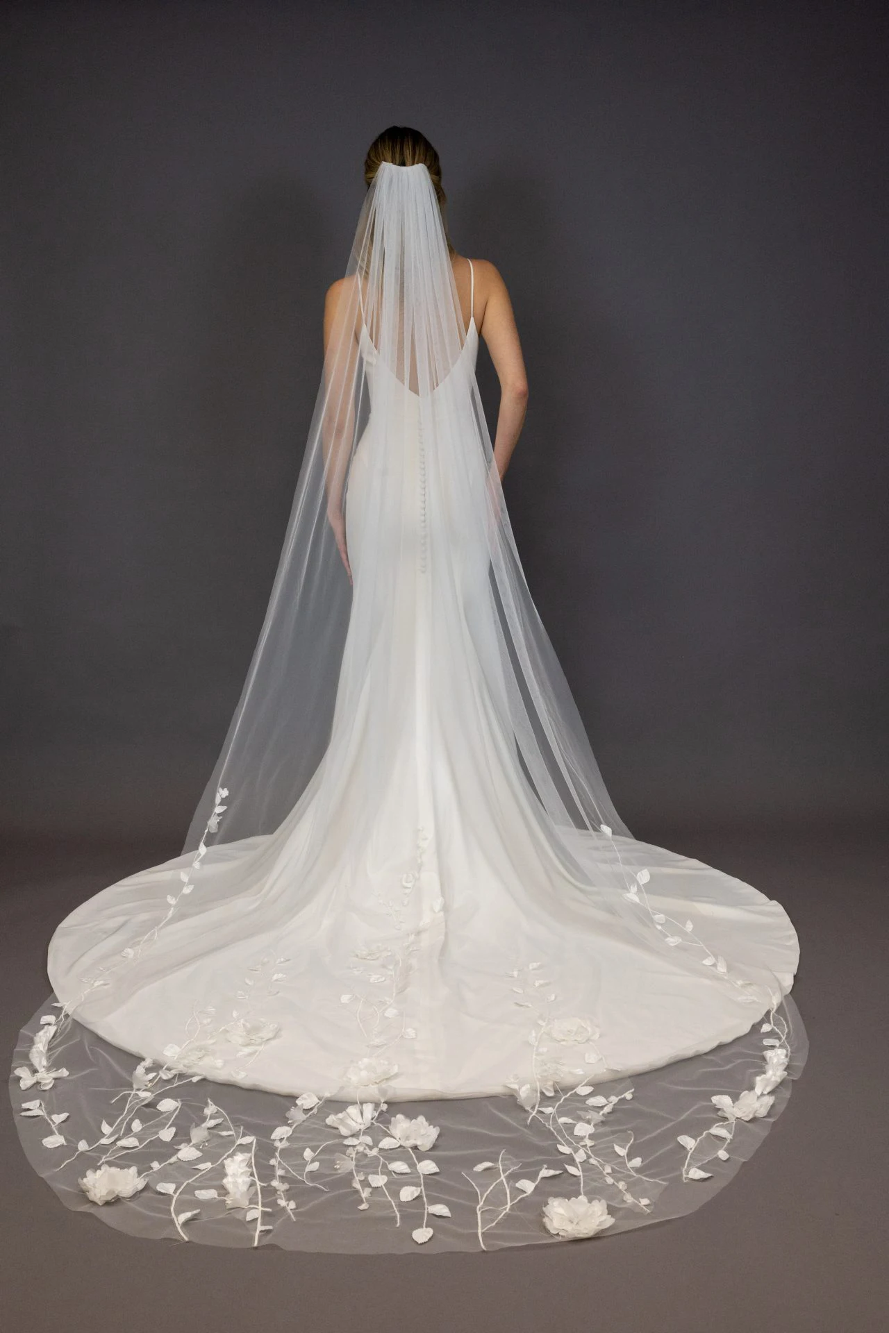 Elegant Cathedral Bride Mantilla Graceful Floral Vine 3D Flower Appliques Beaded Long Bridal Veils Custom Dreamy Wedding Veil
