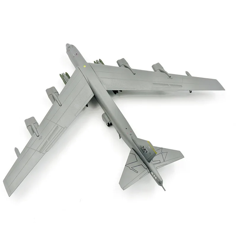 1/200 Scale B-52 Military Aircraft Model Diecast Aircraft Strategic Bomber Alloy Aircraft Finished Toy Display Collection Gift