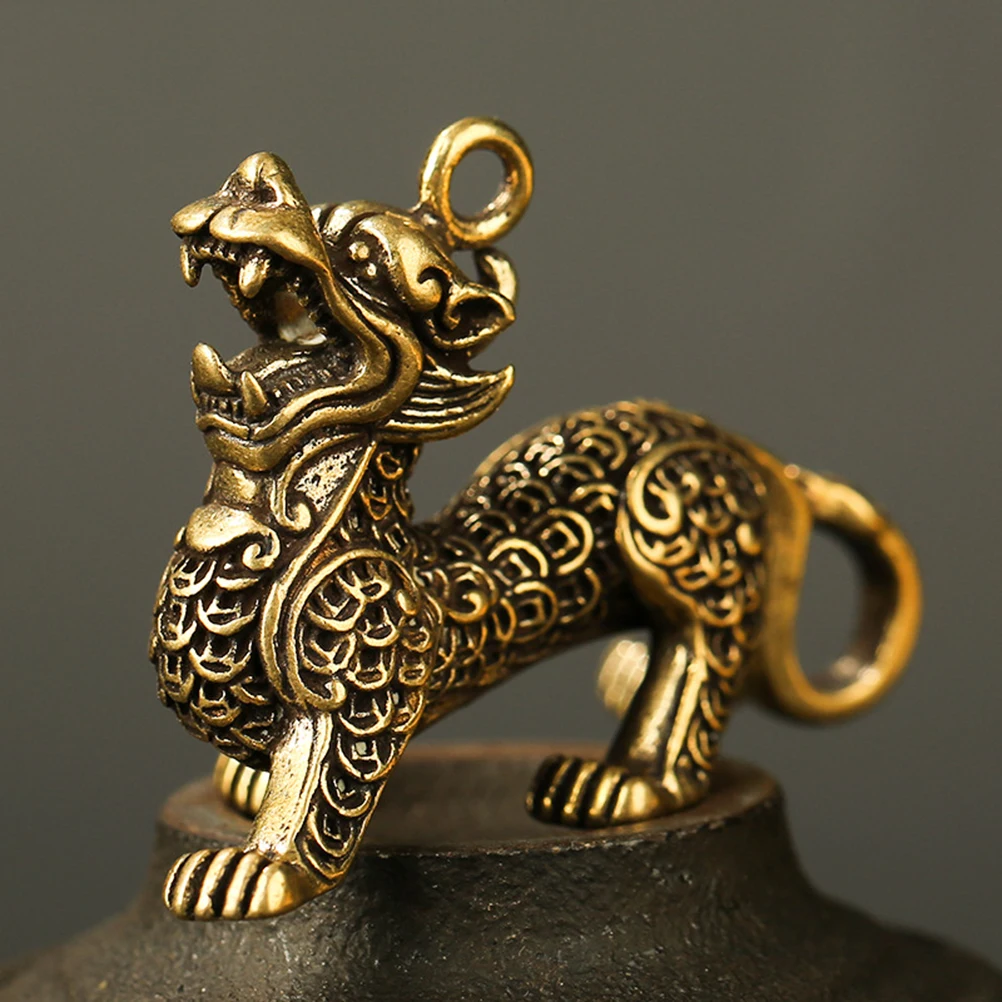 

2Pcs Brass Keychain Pendants God Beast Shaped Vintage naments for Bag Car Keys Jewelry Accessories Craft Projects