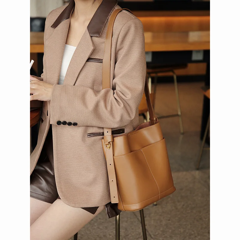 Ladies Bucket Bag 2024 New Large Capacity Genuine Leather Women\'s Pack Fashion Simple Atmosphere Light Luxury Crossbody Handbag