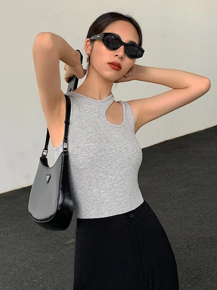 TWOTWINSTYLE Sexy Black T Shirt For Women Round Neck Sleeveless Solid Minimalist Skinny T Shirts Female Summer Clothing Fashion