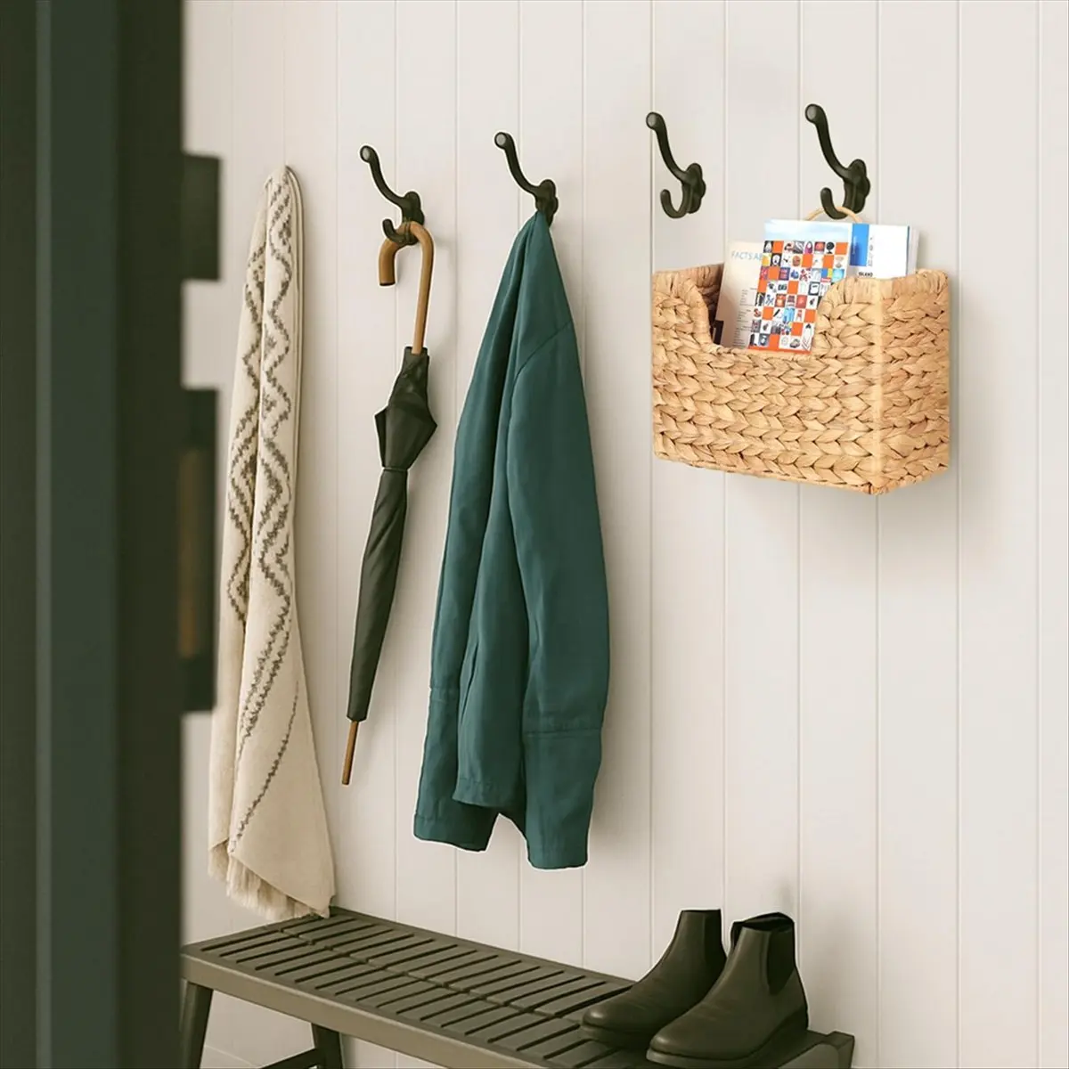 [N88R] Handwoven Water Hyacinth Wall Magazine Holder - Hanging Organizer for Mail, Newspapers & Magazines, Boho Storage Basket