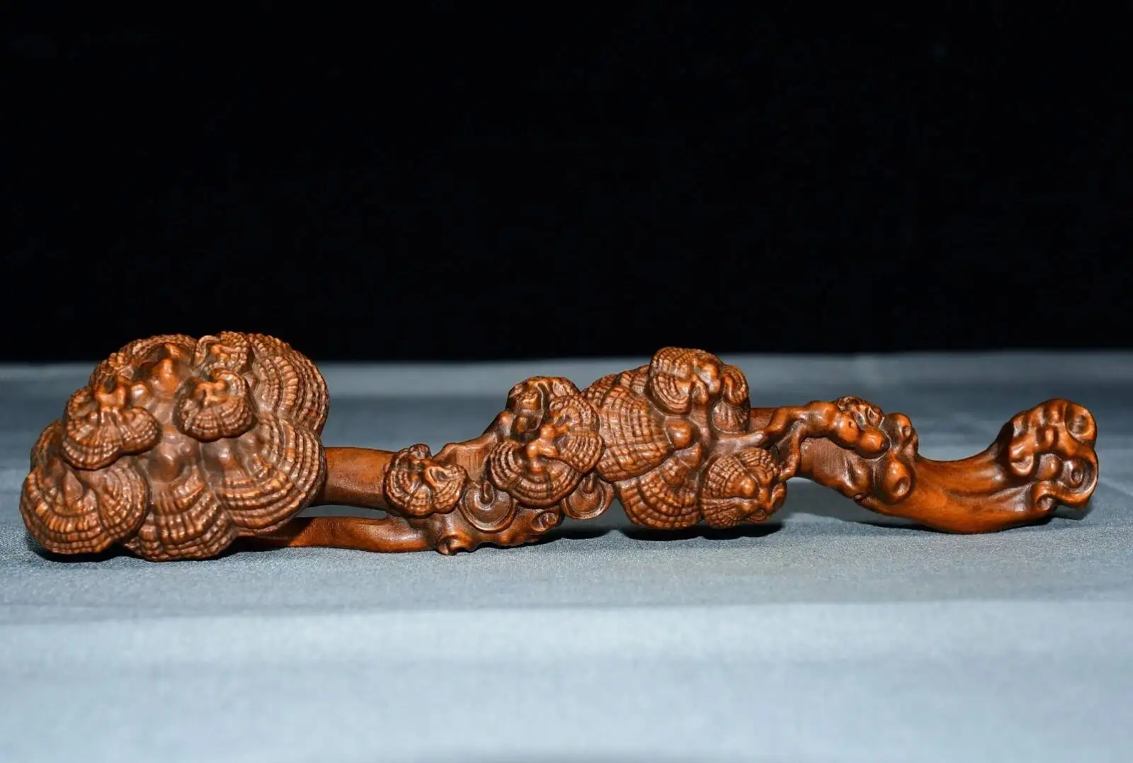 

Collectible Chinese Old Boxwood Handmade Ganoderma Lucidum Ruyi Figurine