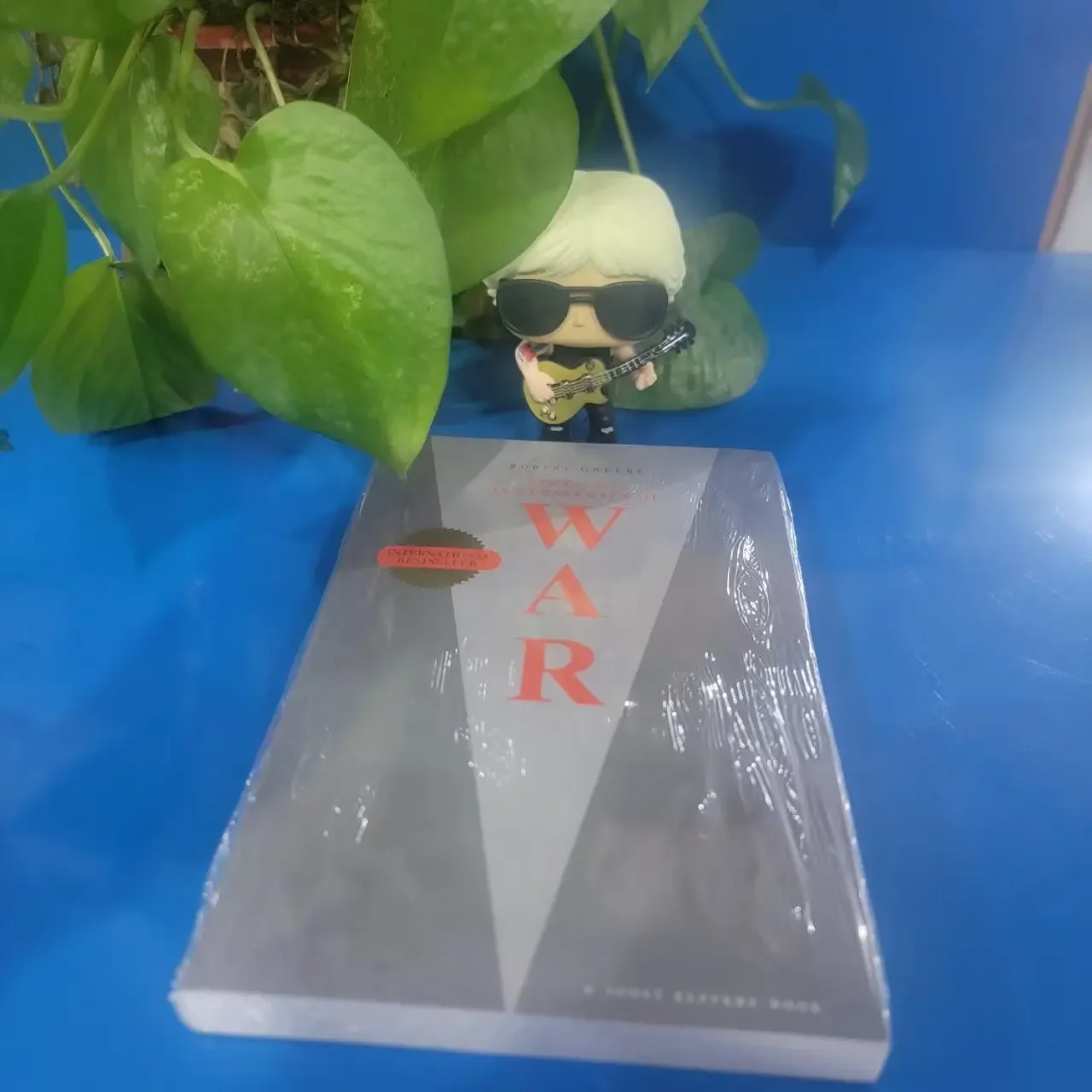 

2025 bestseller: Concise 33 Strategies for War Modern Machiavellian Robert Green's English book