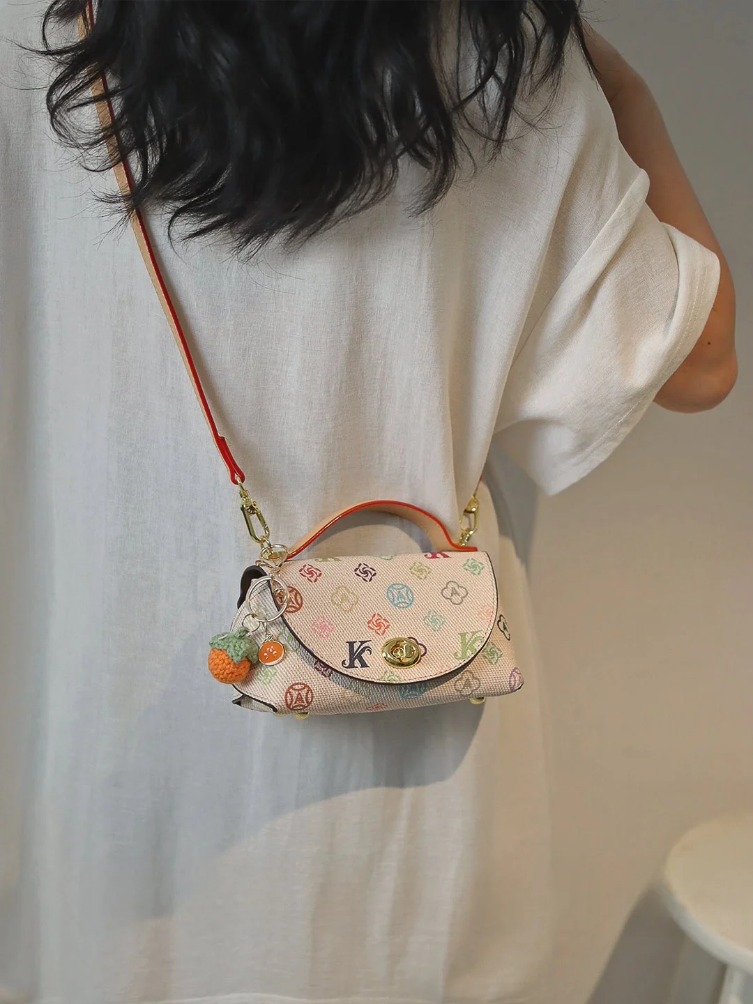elegant-white-crossbody-small-bag-women's-style-2026-new-trend-luxury-unique-design-summer-office-commuting-handbag