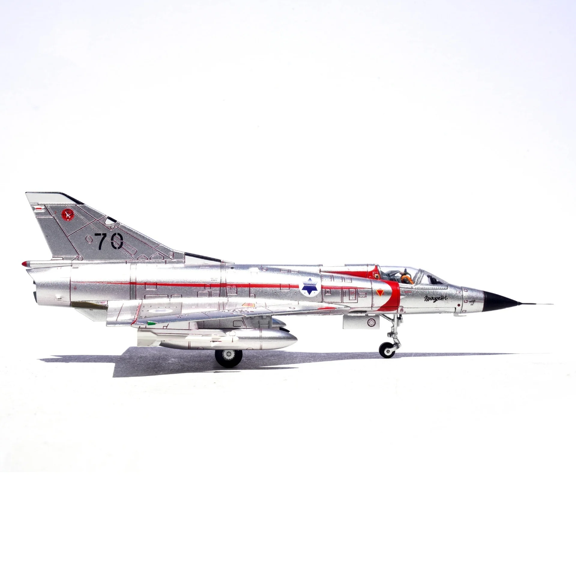 1/72 Scale Phantom Mirage IIIC Fighter French Air Force Model Airplane Alloy Diecast Plane Adults Fun Desk Decoration With Wheel