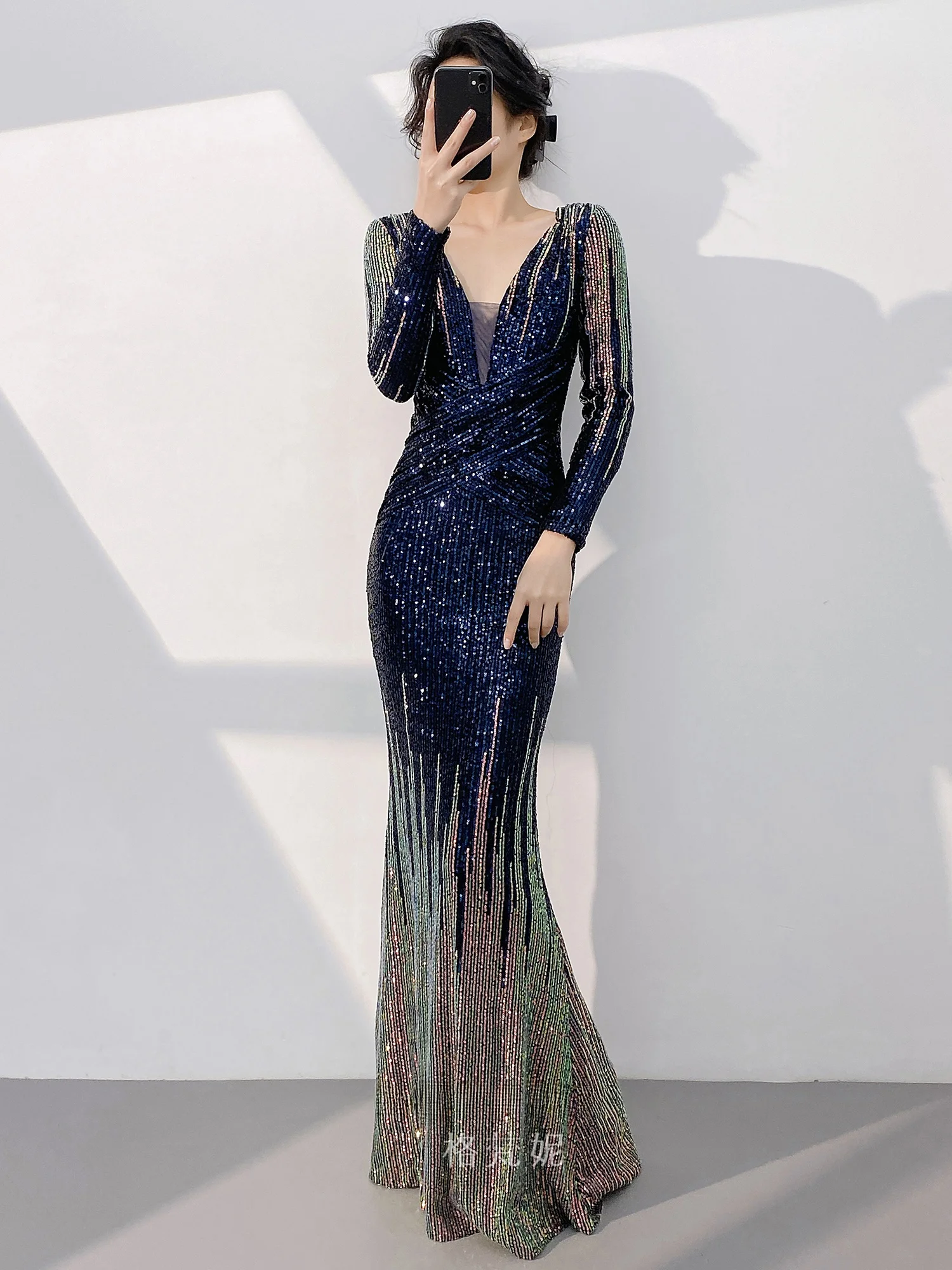 

Ele Evening Gown Women's High-End Feelings Absolutely Beautiful Deep Blue Long Sve Fi Tail Sequin Host Year Conferen...