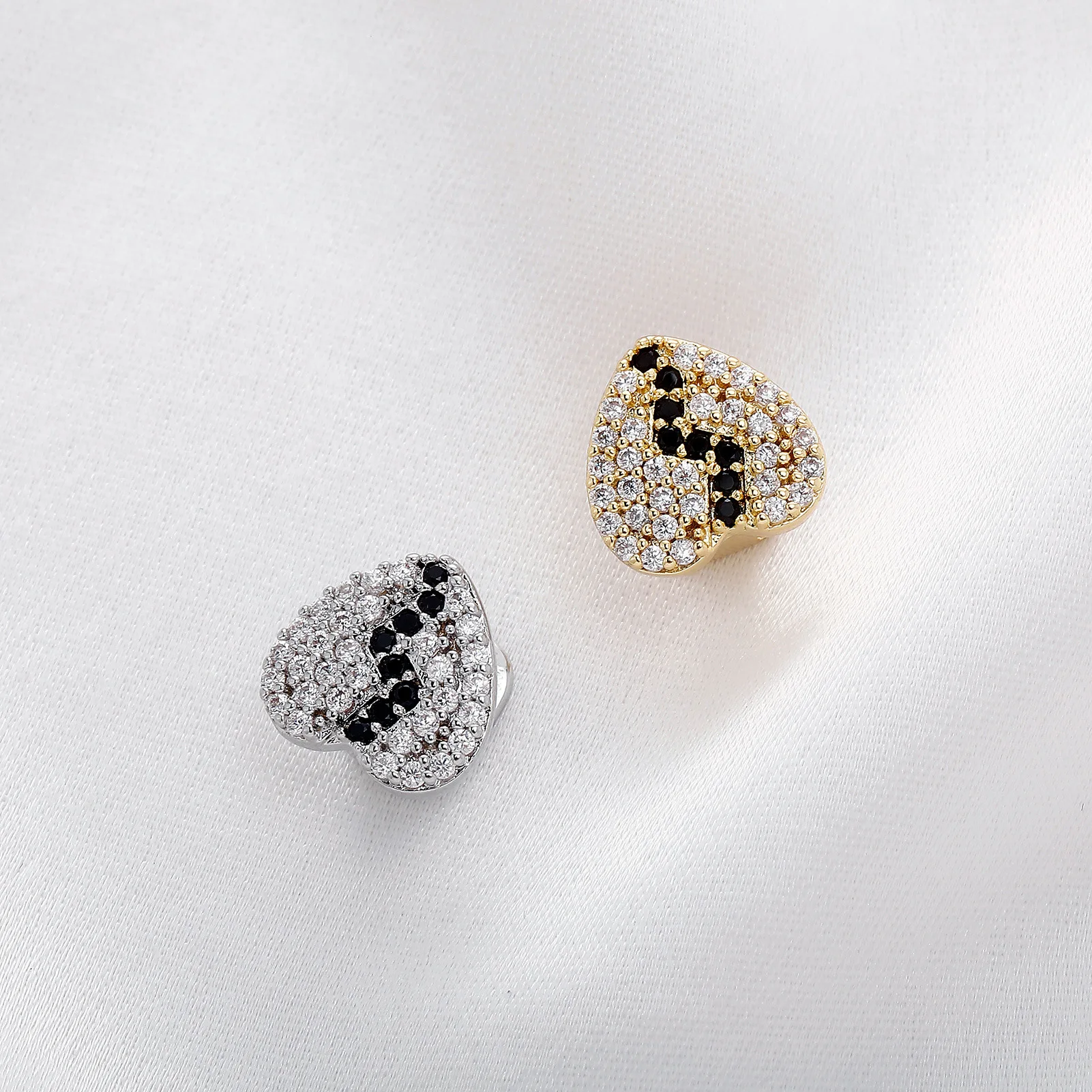 Trendy Black White Pave CZ Heart Tooth Grillz Hip Hop Rapper Street Fashion Halloween Party Wear Mouth Jewelry Wholesale