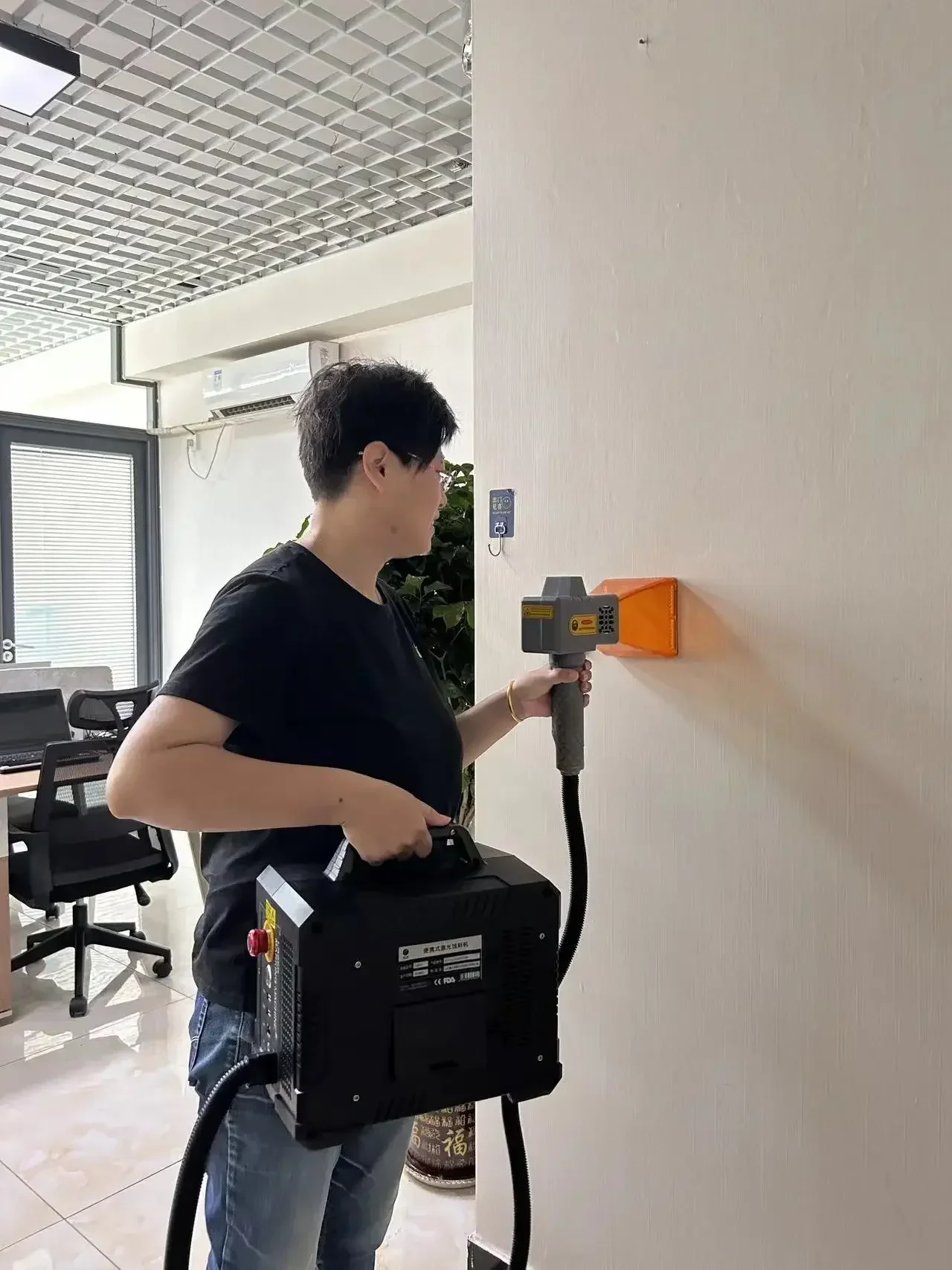 CNC 2024 Best Portable Handheld Fiber  Marking Machine For Metals And Non-Metals 20w 30w 50w