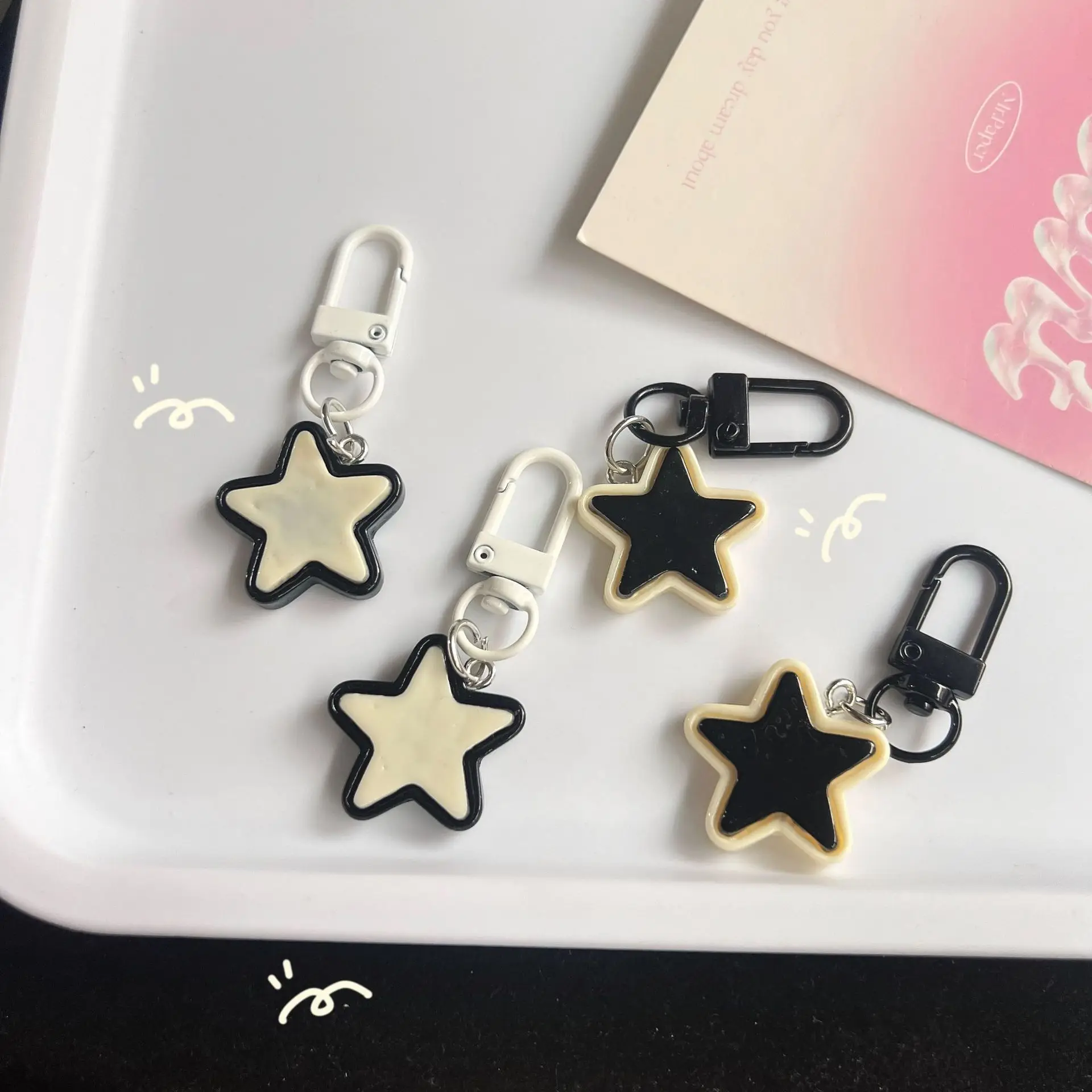 Y2K Black White Star Pentagram Keychain Sweet Cool Five-pointed Star Key Chain Bag Charms Pendant Hangings Ornament Accessories