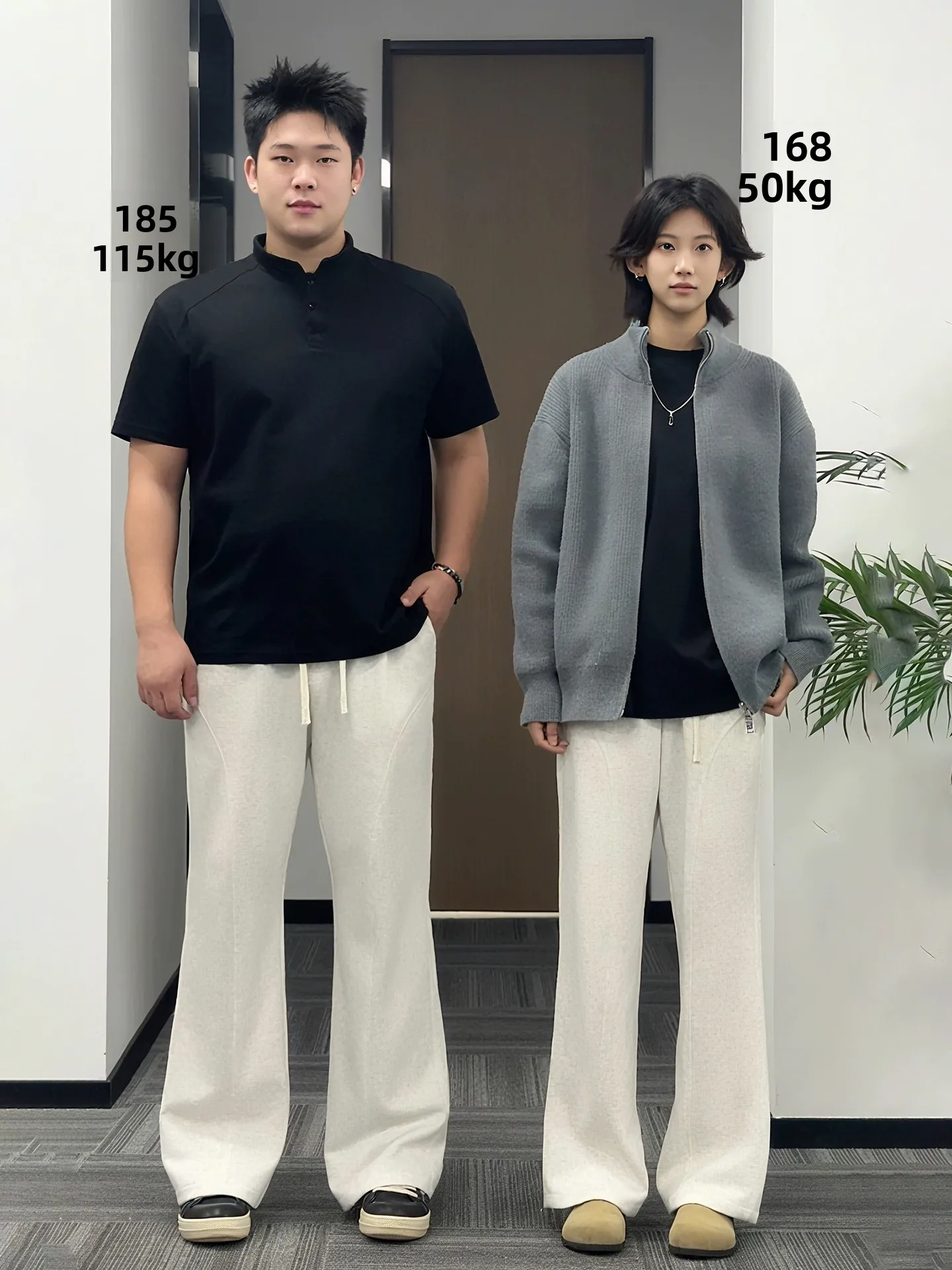 

Спортивные брюки Cleanfit мужские серо-белые с цветочным принтом, асимметричного кроя, с эффектом стройности, скрывающие недостатки фигуры, прямые штанины, осенняя мода